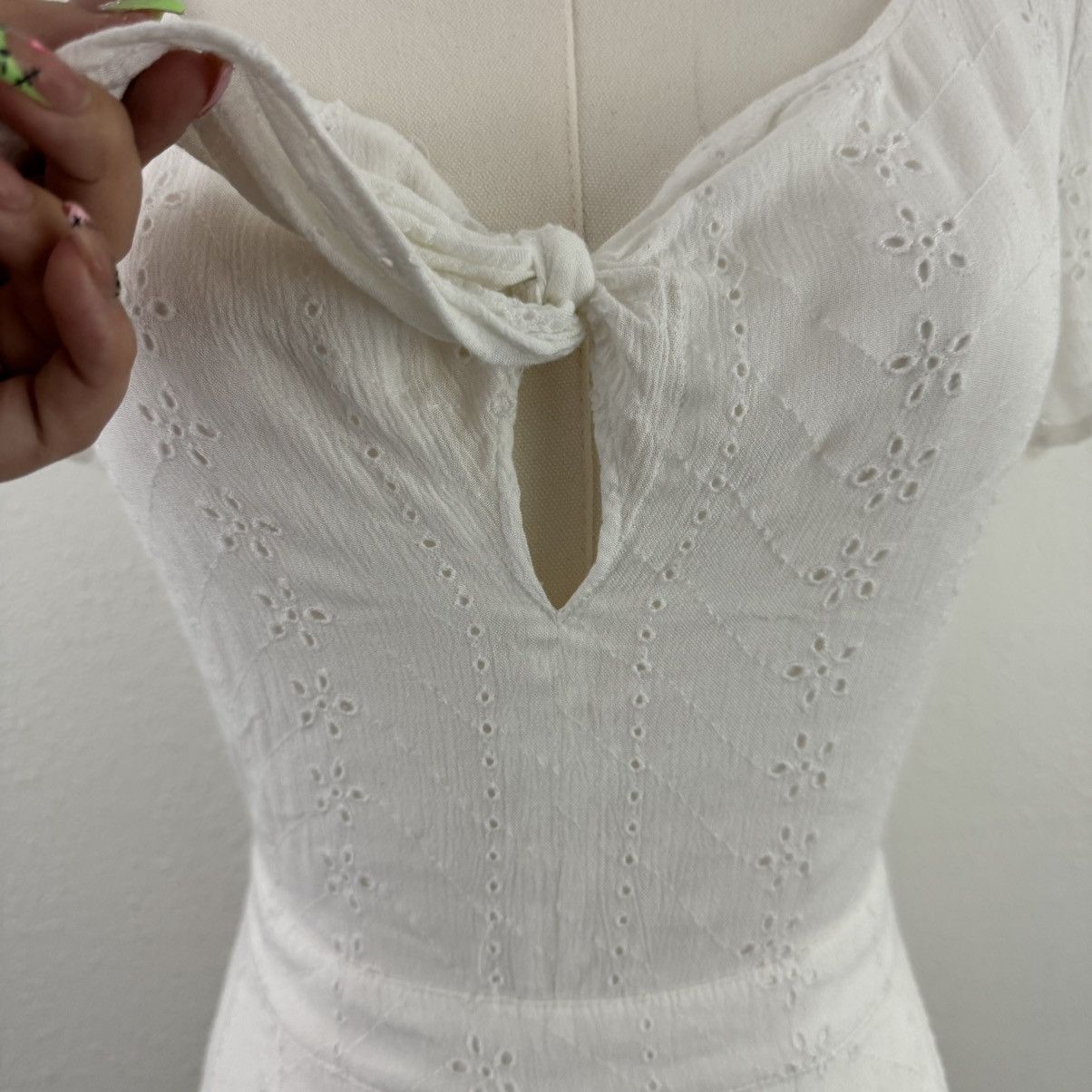 Hollister HOLLISTER White Eyelet Lace Short Sleeve Romper Shorts Size XS / US 0-2 / IT 36-38 - 7 Thumbnail