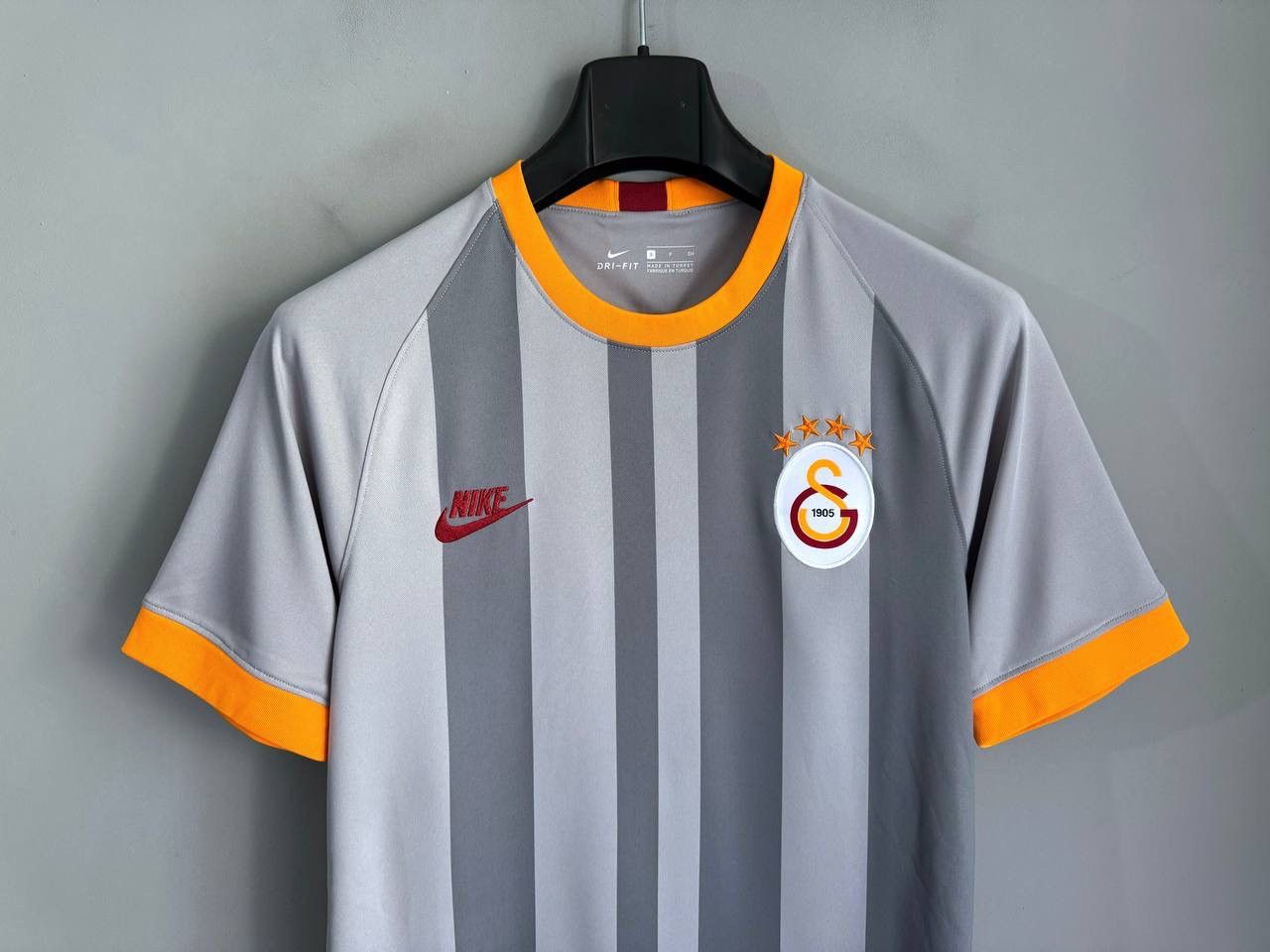 Nike Galatasaray FC 2019/2020 Away Third Soccer Jersey, Size S Size US S / EU 44-46 / 1 - 3 Thumbnail
