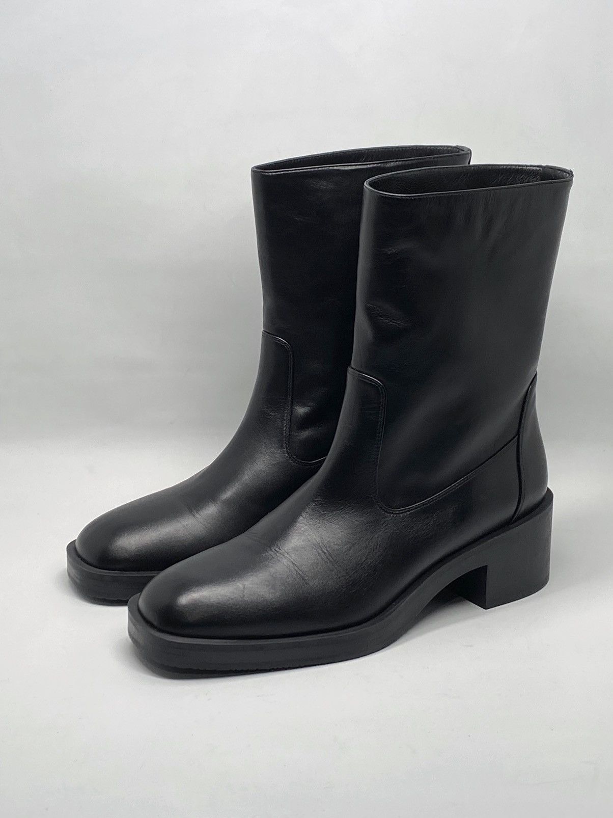 Stuart Weitzman Stuart Weitzman Calfskin Ankle Boots size 9 Size US 9 / IT 39 - 3 Thumbnail