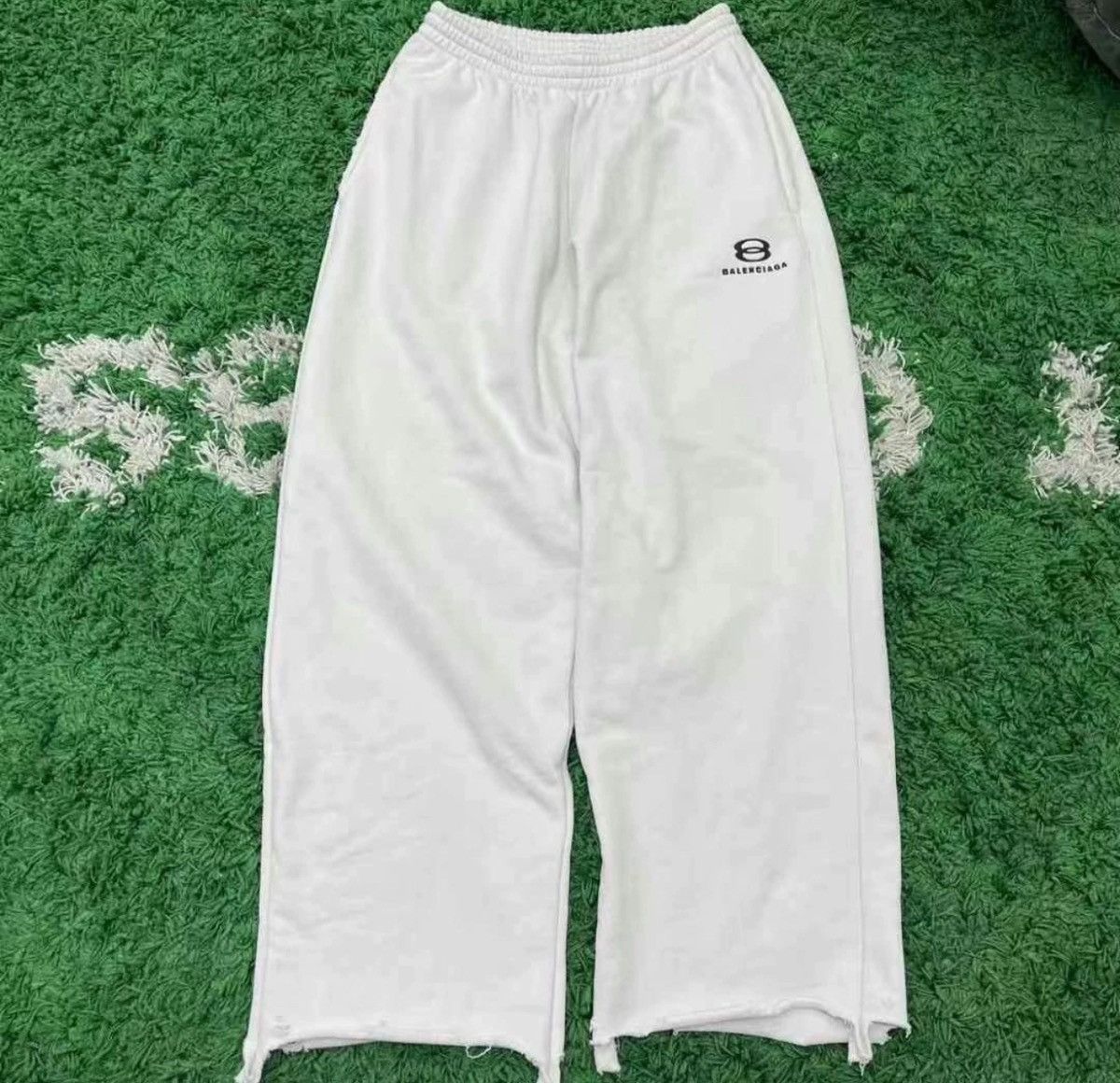 Balenciaga balenciaga 24ss white sweatpants Size US 33 - 1 Thumbnail