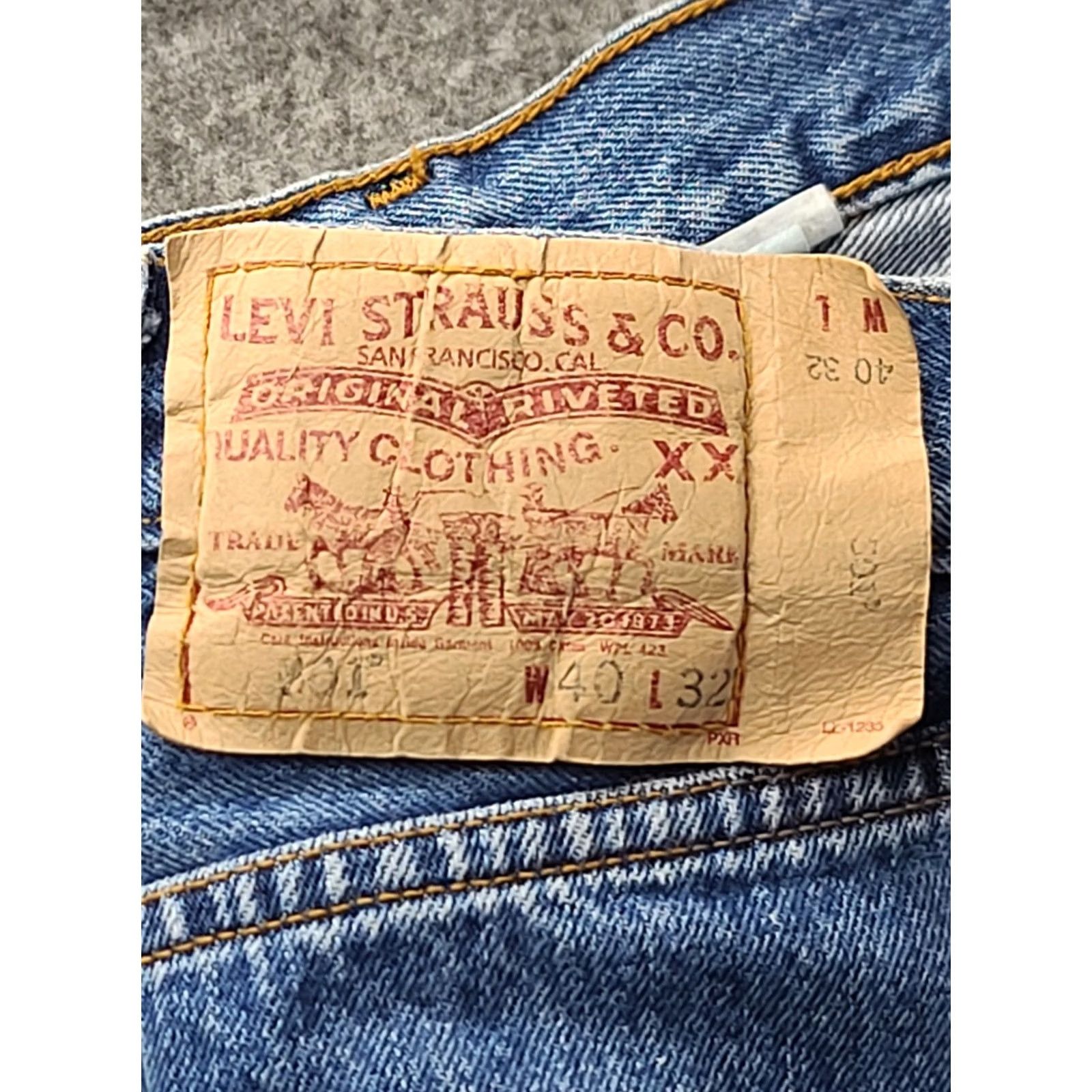 Levi's VINTAGE Levi's 501 XX Jeans Mens 40x32 Button Fly Regular Fit Straight Blue Denim Cotton 80s 90s USA Mens Size US 40 / EU 56 - 2 Thumbnail