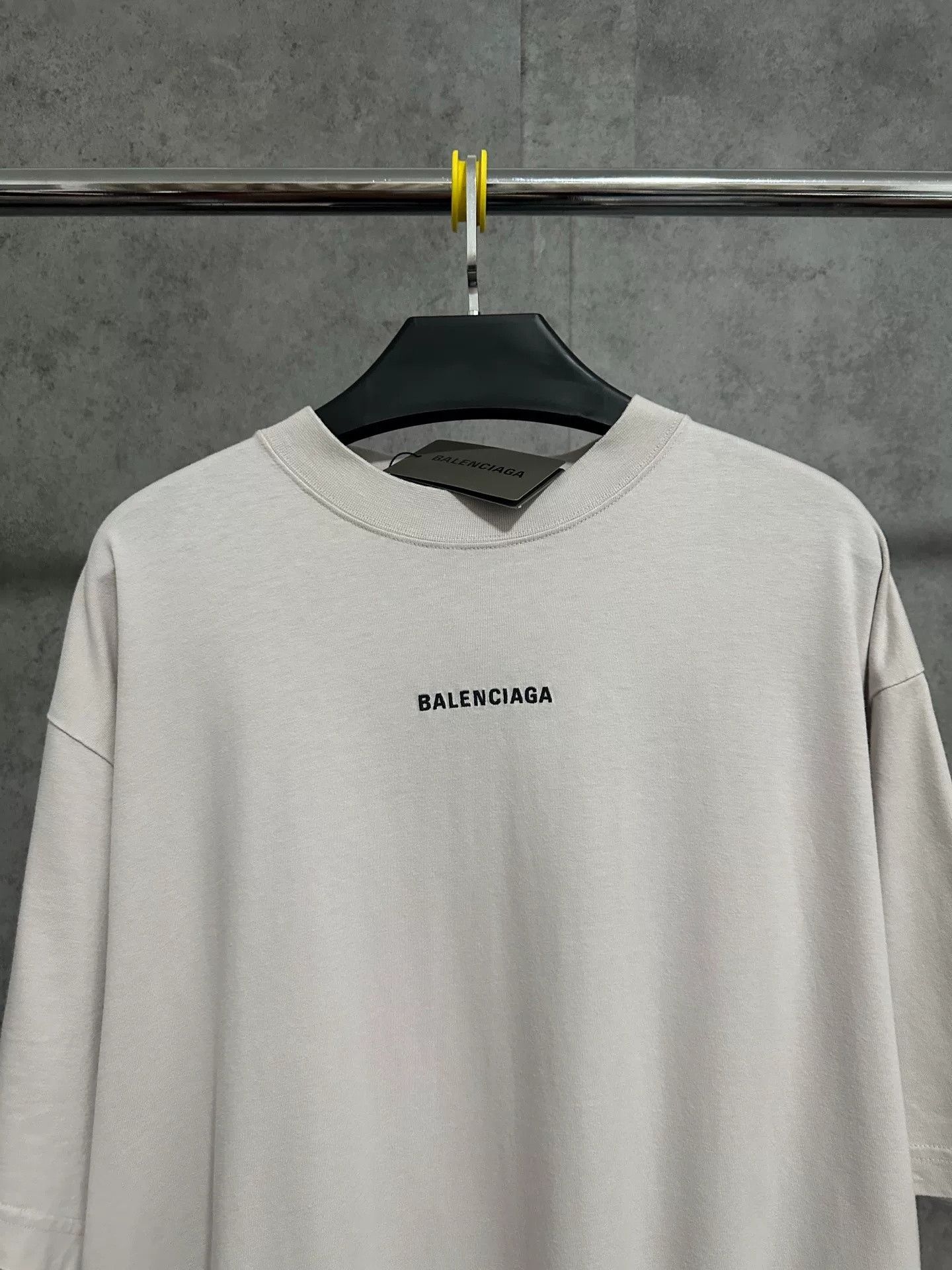 Balenciaga Balenciaga Men's Logo Short-Sleeve T-Shirt Size US L / EU 52-54 / 3 - 2 Thumbnail