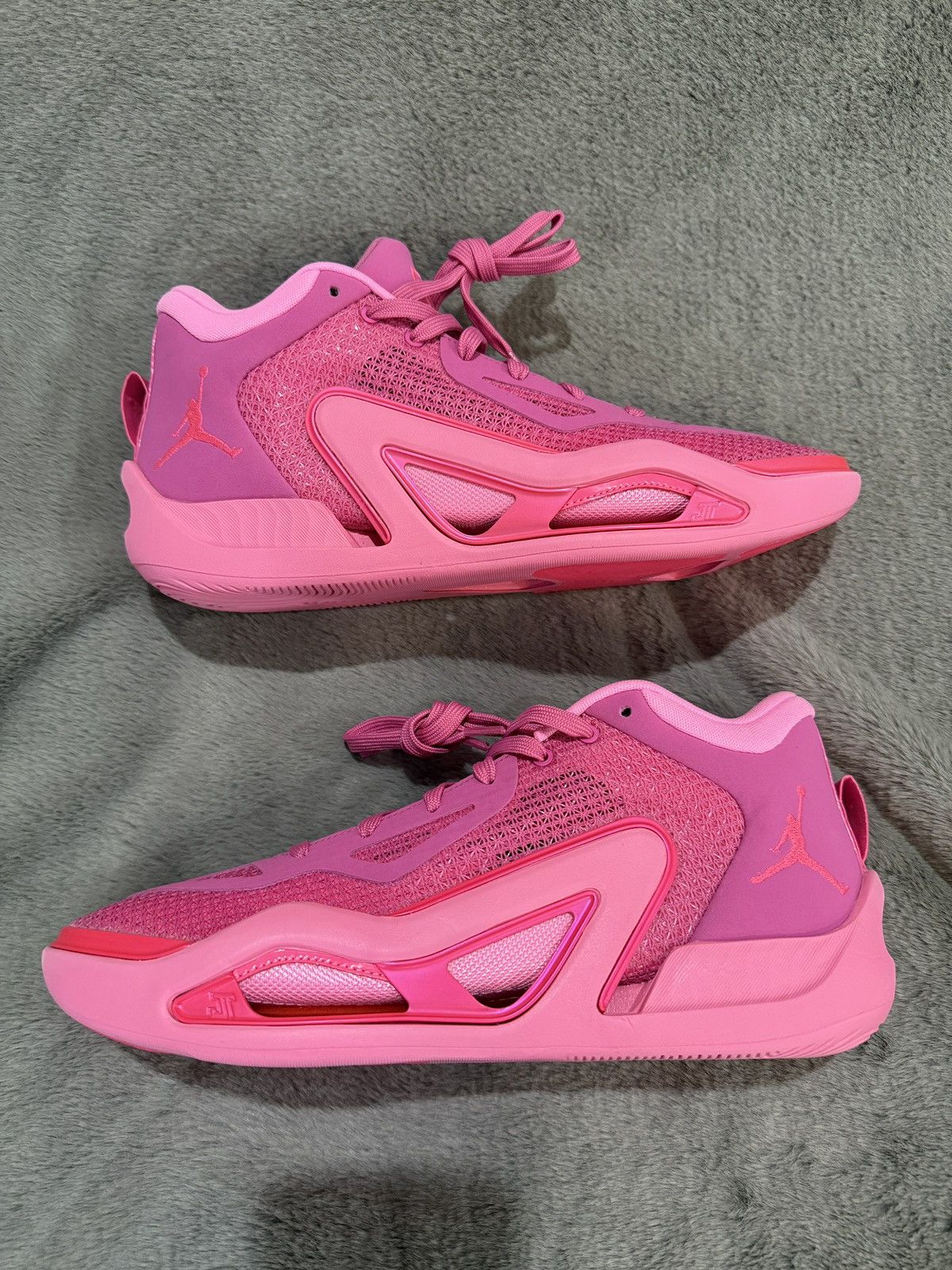 Nike Jordan Tatum 1 “Breast Cancer Awareness” PE Promo DS 10.5 Size US 10.5 / EU 43-44 - 2 Thumbnail