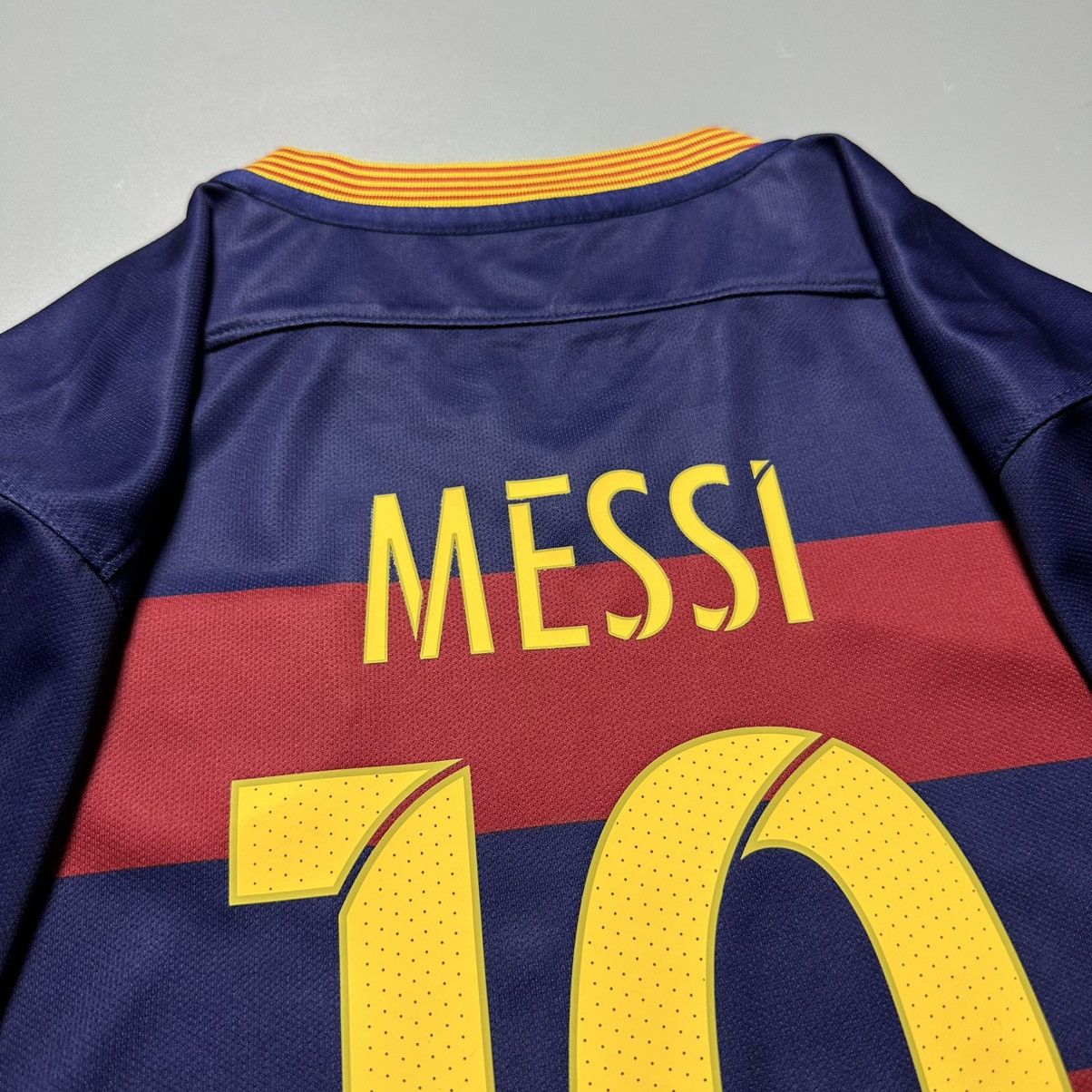 Nike BARCELONA NIKE 2015/2016 FOOTBALL HOME JERSEY #10 MESSI Size US M / EU 48-50 / 2 - 14 Thumbnail