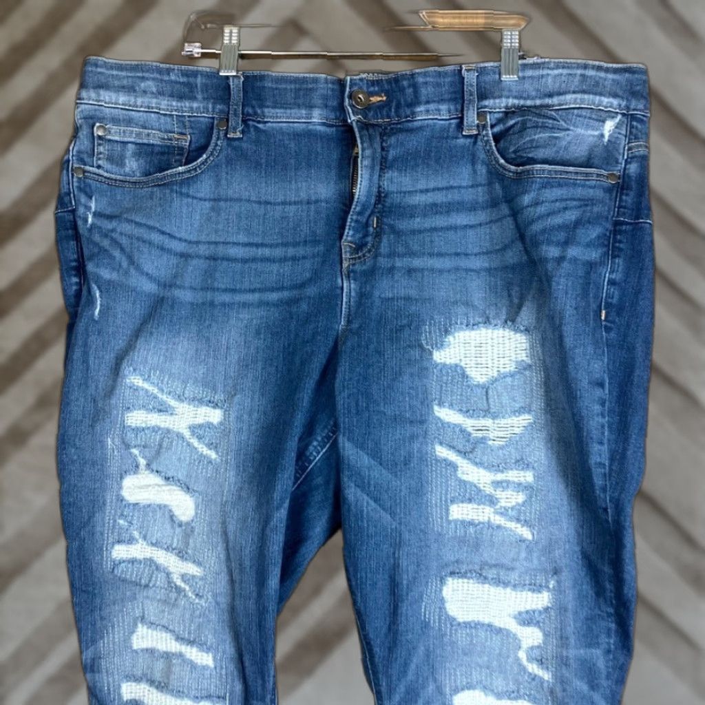 Torrid Torrid Jeans Blue Denim High Rise Bombshell Skinny Distressed 24R Size 28" / US 6 / IT 42 - 1 Thumbnail