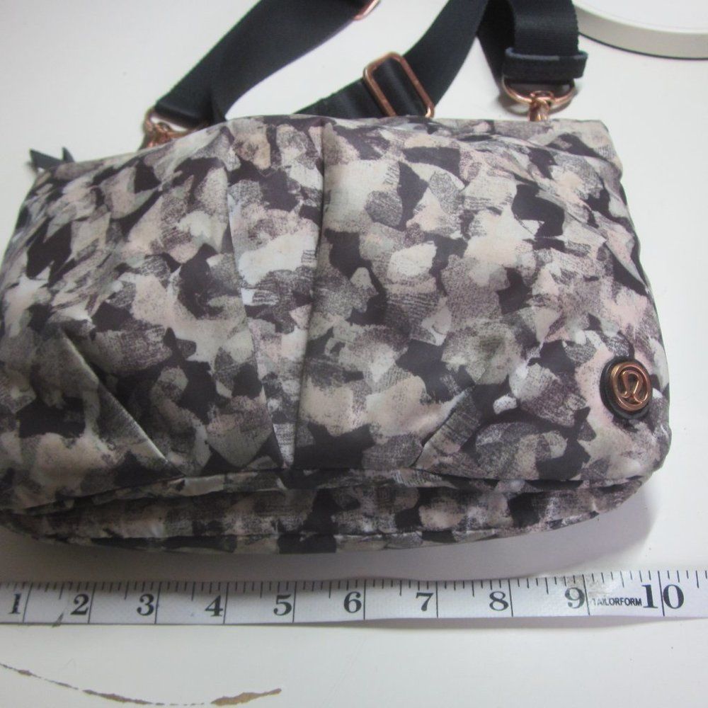 Lululemon Lululemon Hip to be Free Crossbody Bag Removable Strap "Myst Size ONE SIZE - 2 Thumbnail