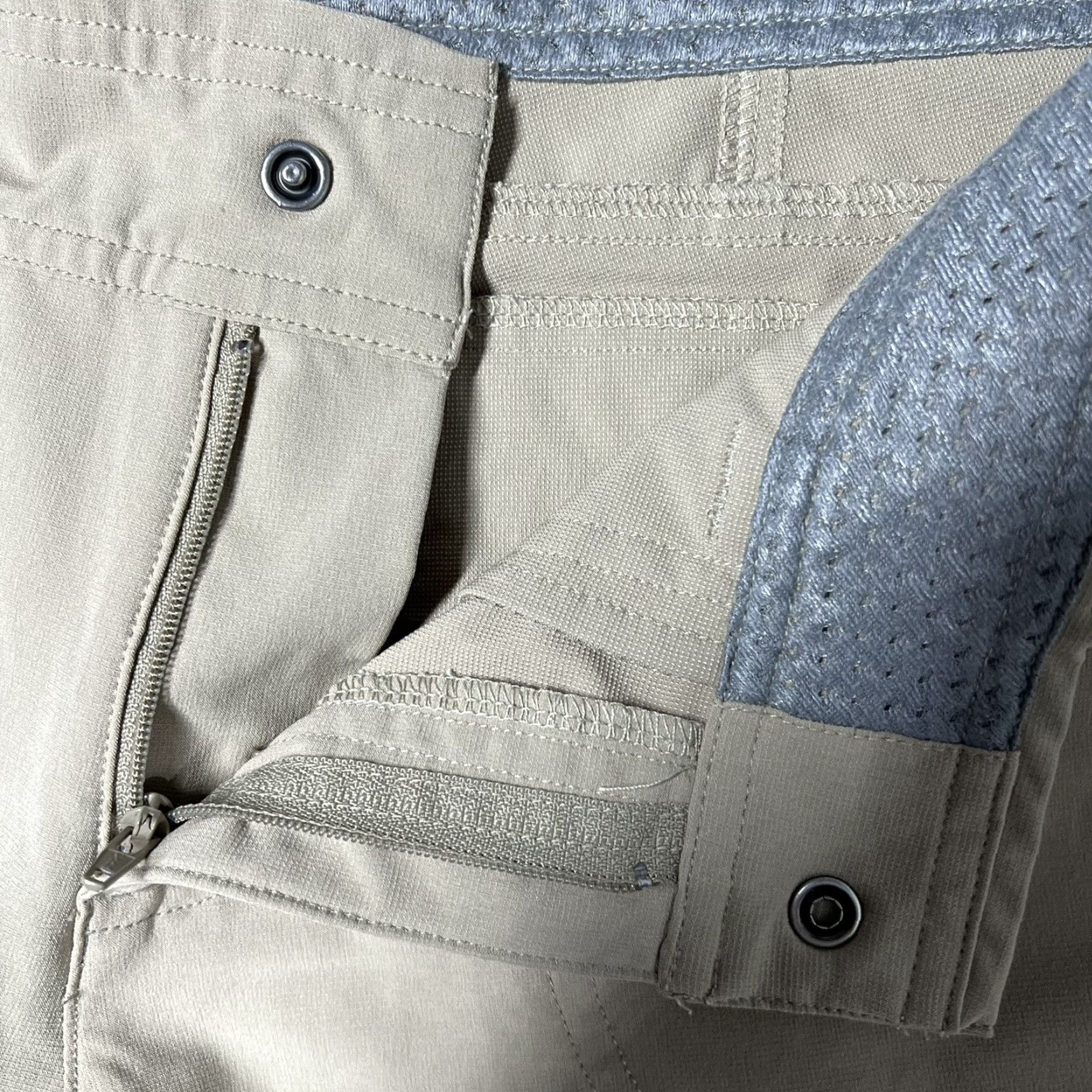 The North Face The North Face Capri Pants Womens Size 6 32x20 Polyester Stretch Khaki Tan Hiking Capri Outdoor Regular Womens Size 28" / US 6 / IT 42 - 5 Thumbnail