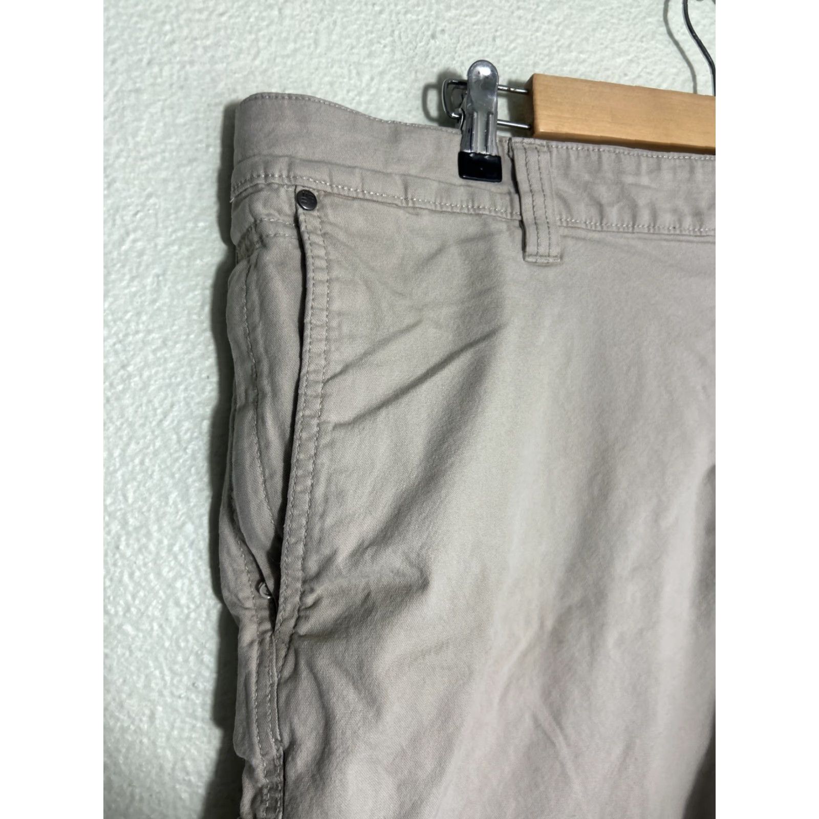 Vintage Columbia Men Shorts Cargo 40x10 Beige Relaxed Fit Pockets Outdoor Hiking Shorts Size US 40 / EU 56 - 3 Thumbnail