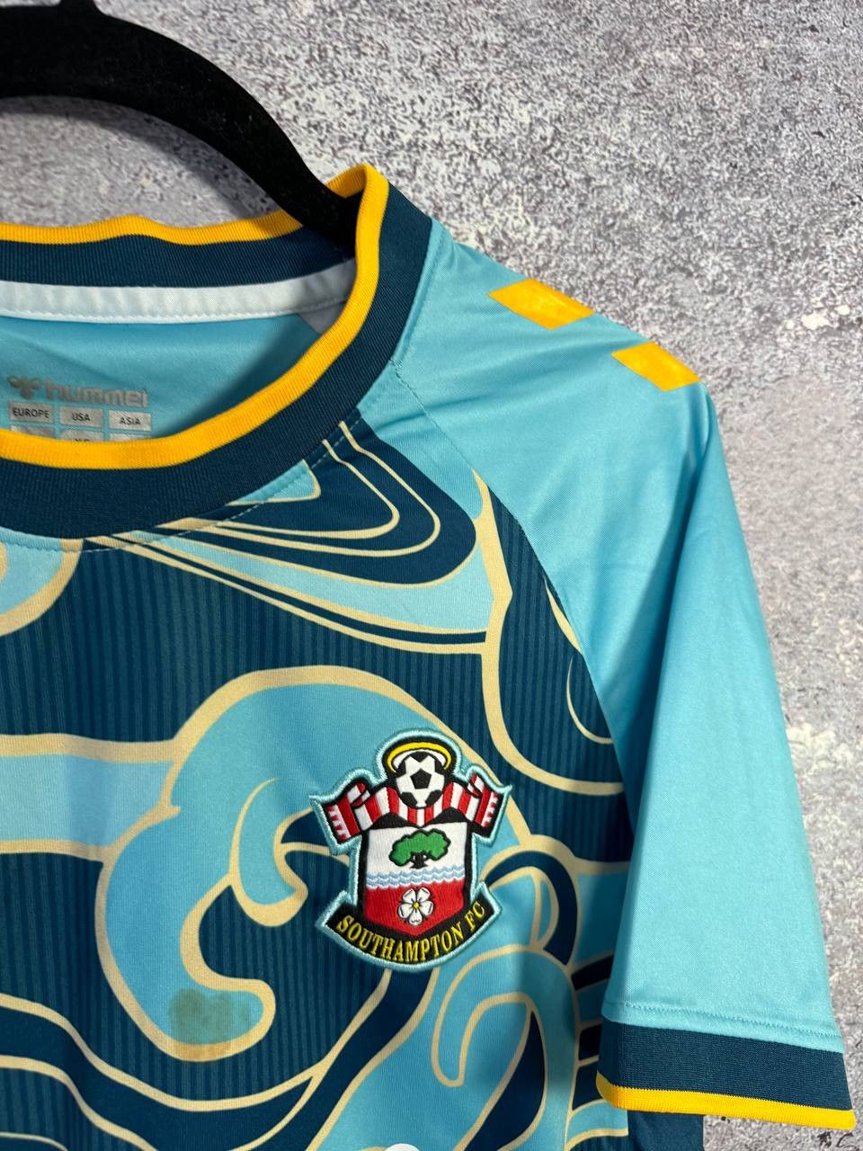 Hummel × Vintage Vintage Southampton 2022/23 Hummel Soccer Jersey Size US S / EU 44-46 / 1 - 9 Thumbnail