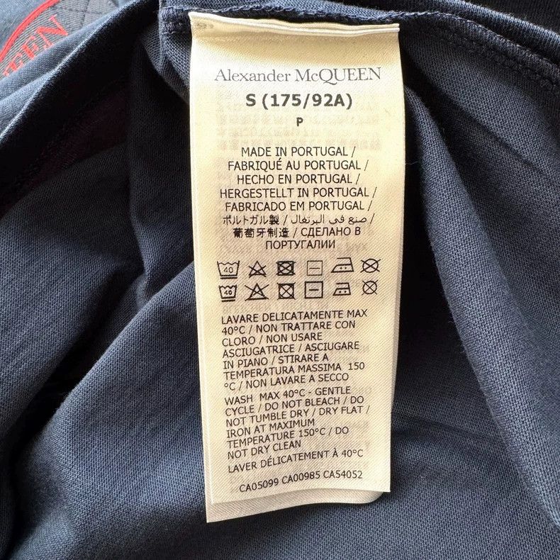 Alexander McQueen Alexander Mcqueen Show contrasting color badge short sleev Size US S / EU 44-46 / 1 - 6 Thumbnail