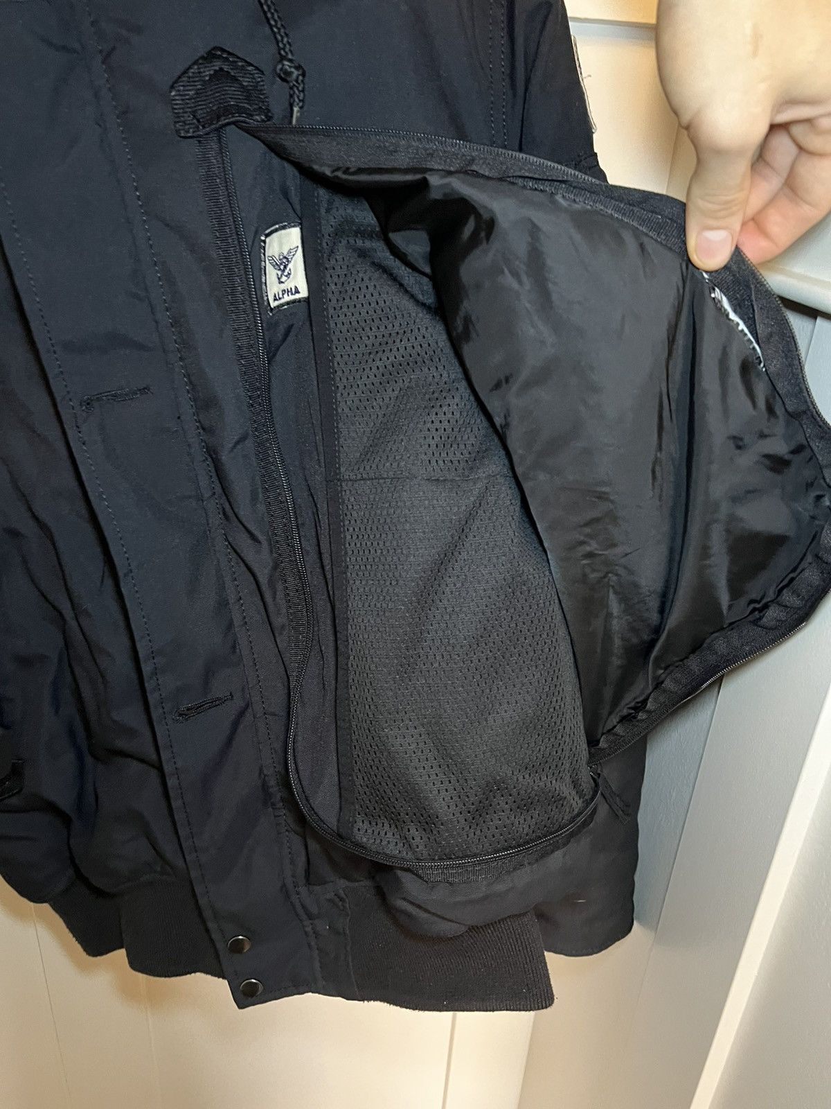 Alpha Industries Vintage Alpha Industries fur hood & patches bomber jacket Size US L / EU 52-54 / 3 - 13 Thumbnail