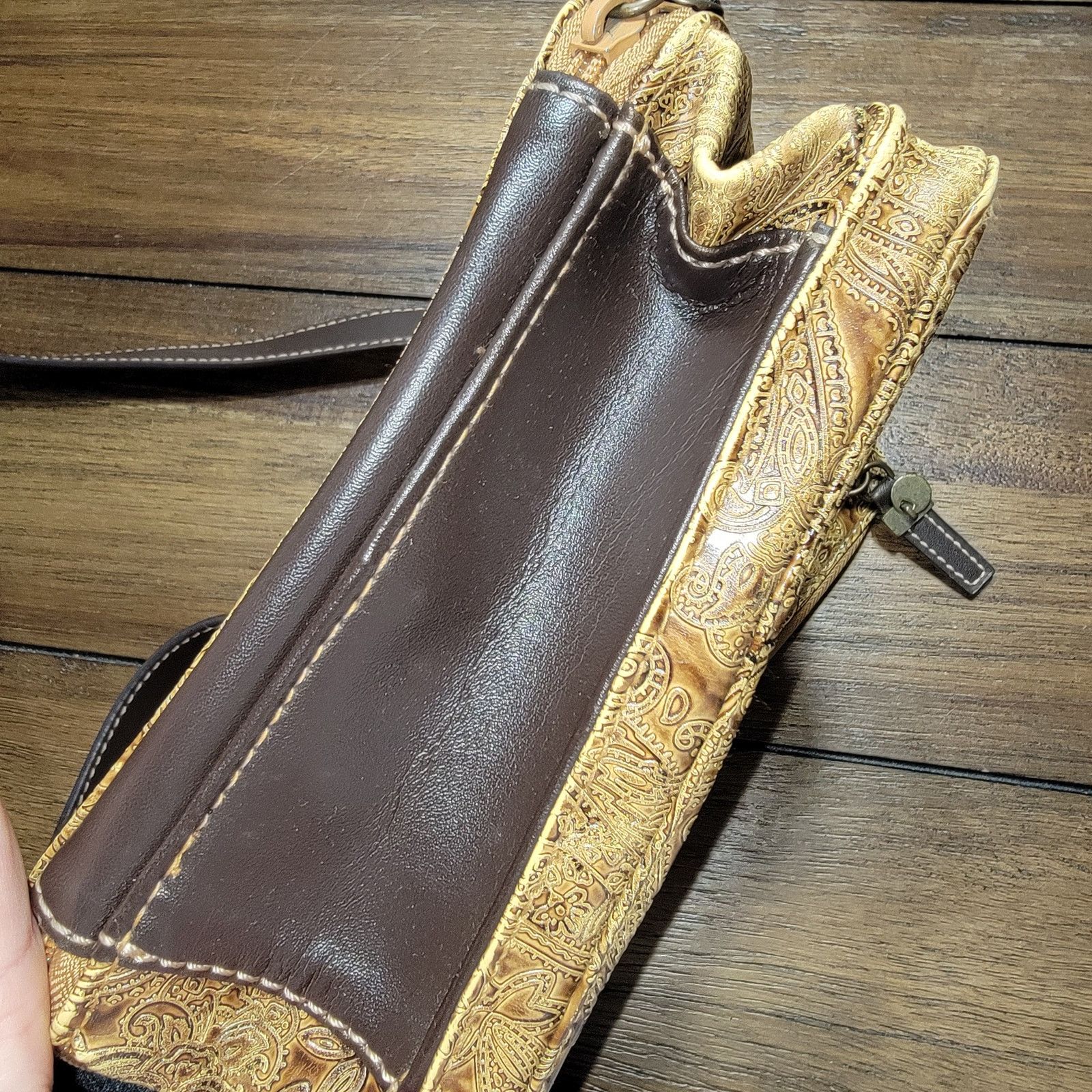 Relic Relic Embossed Paisley Faux Leather Crossbody Purse / Bag Size ONE SIZE - 5 Thumbnail