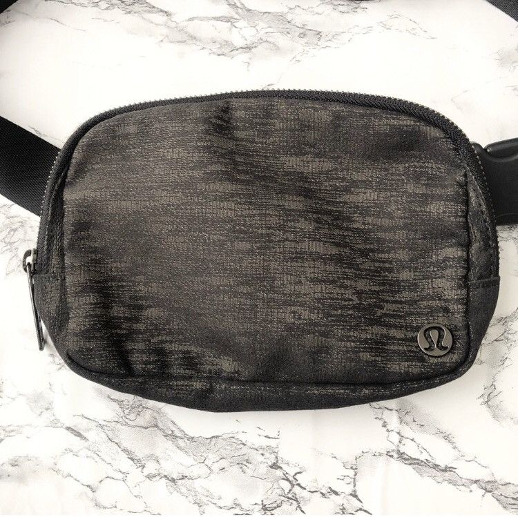 Lululemon Everywhere Belt Bag Aqueous Ikat Jacquard Black Highlander Size ONE SIZE - 1 Thumbnail