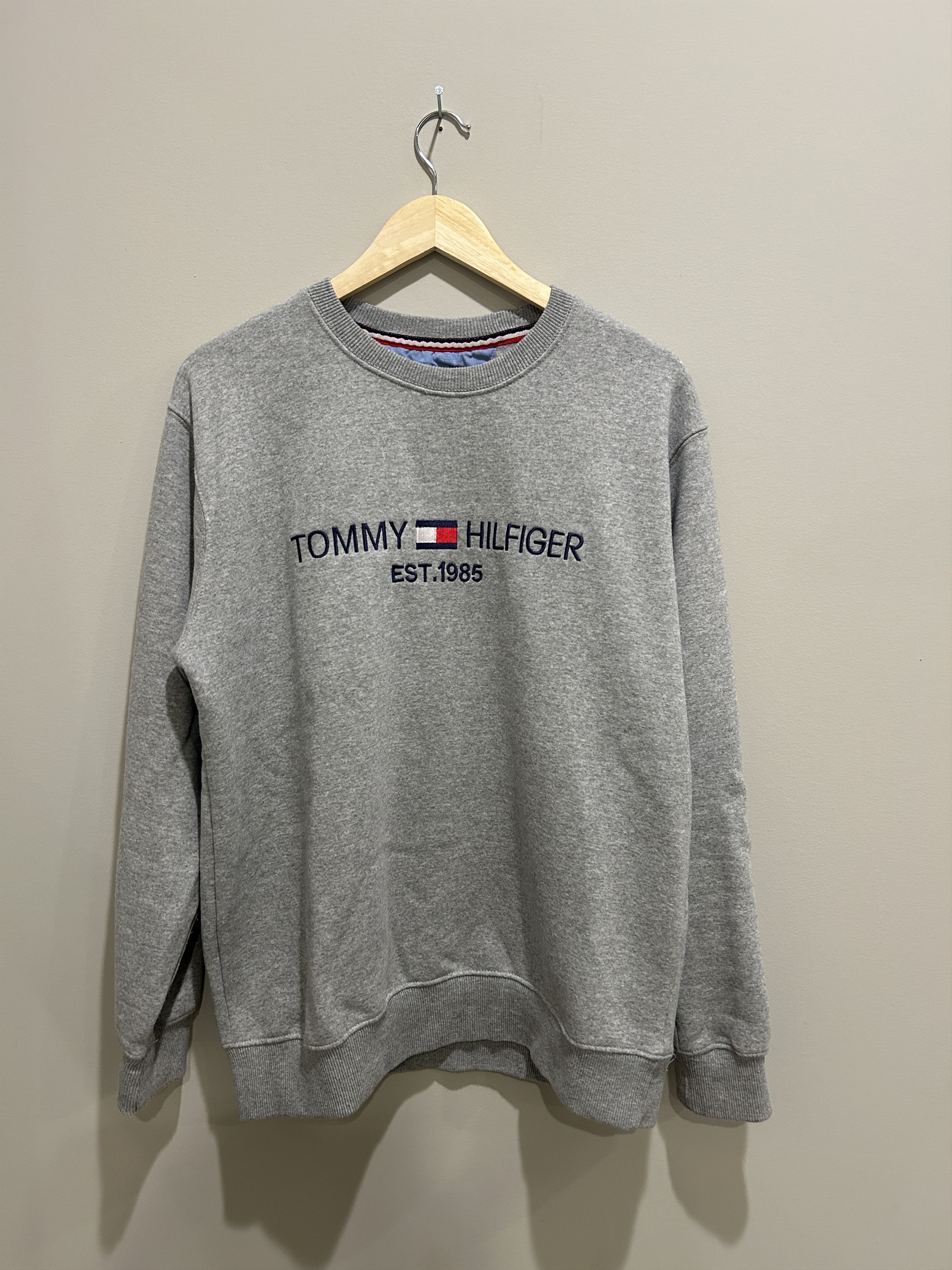 Tommy Hilfiger Tommy Hilfiger Crewneck Size XL / US 12-14 / IT 48-50 - 1 Thumbnail