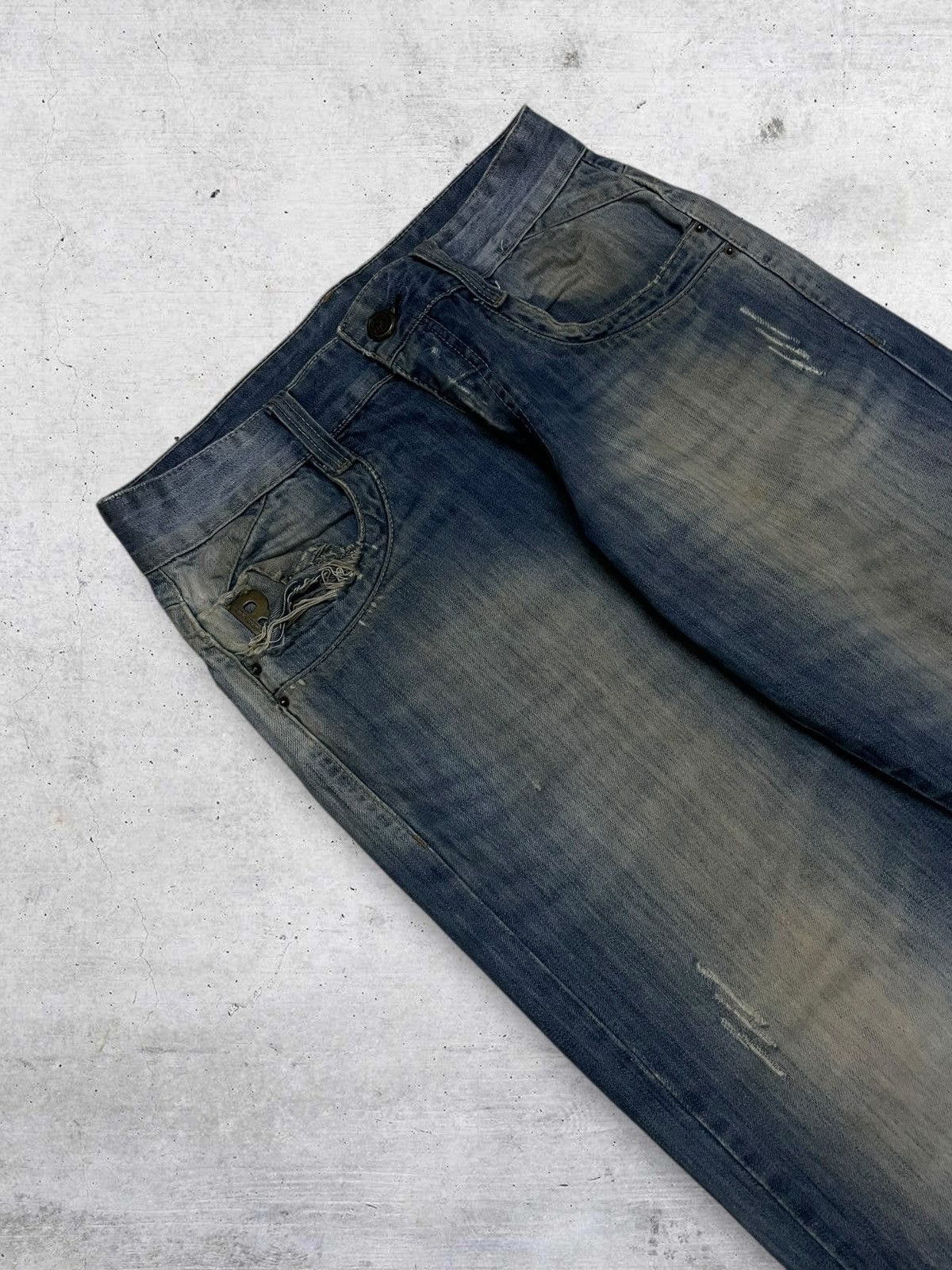 Japanese Brand VINTAGE REPUBLICA MIX DESIGNER JAPAN MUDWASH RIPPED DENIM Size US 31 - 7 Thumbnail