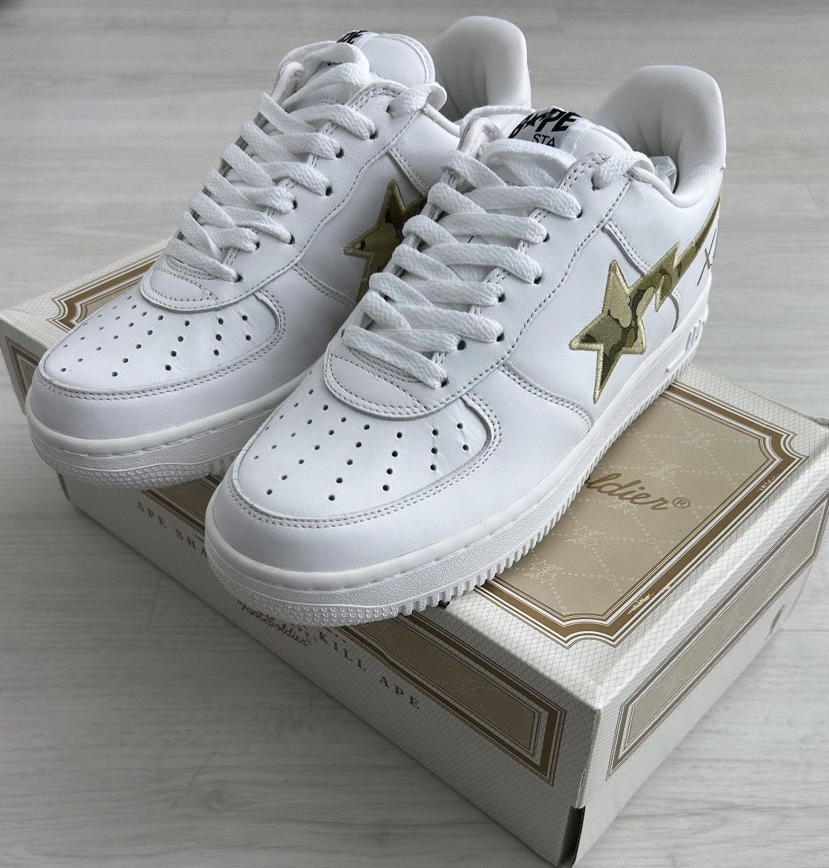 Bape × Kaws VERY RARE OG 2005 A BATHING APE X KAWS CLOUD BAPESTA Size US 10 / EU 43 - 3 Thumbnail