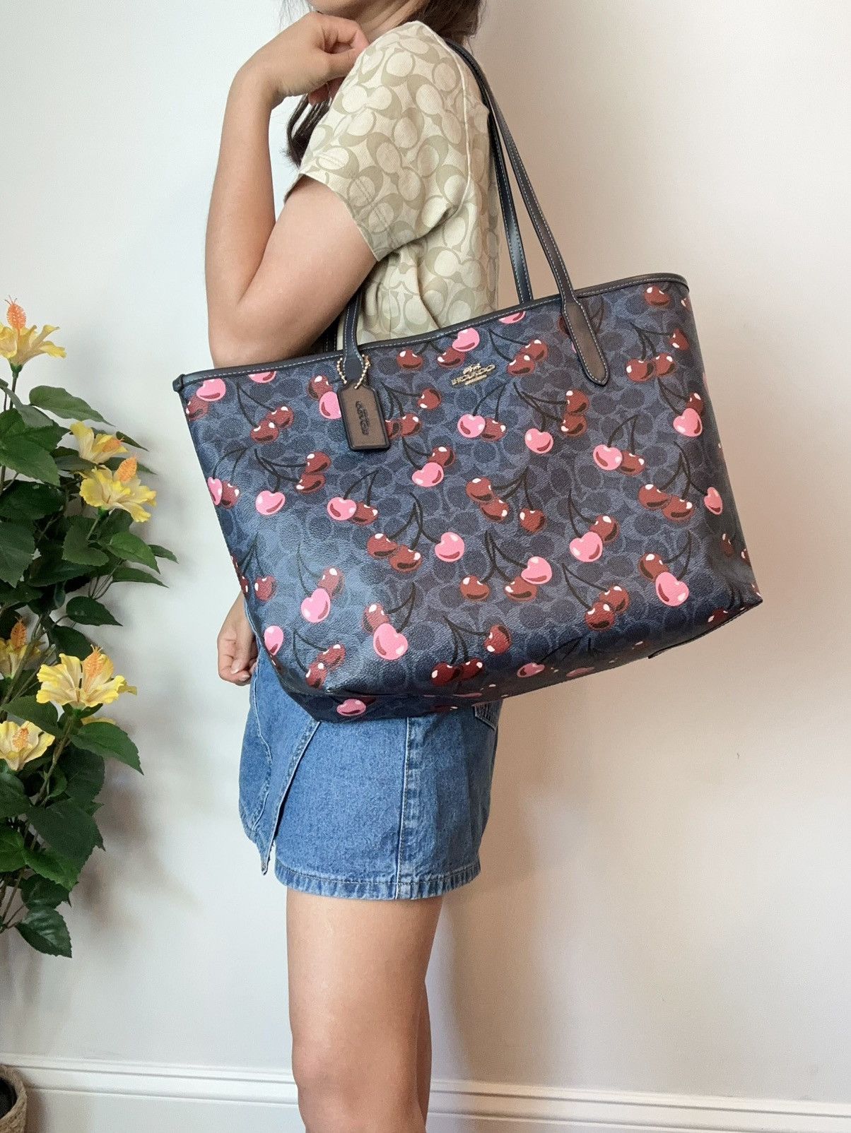 Coach Coach City Tote Bag In Signature Canvas With Cherry Print Size ONE SIZE - 8 Thumbnail