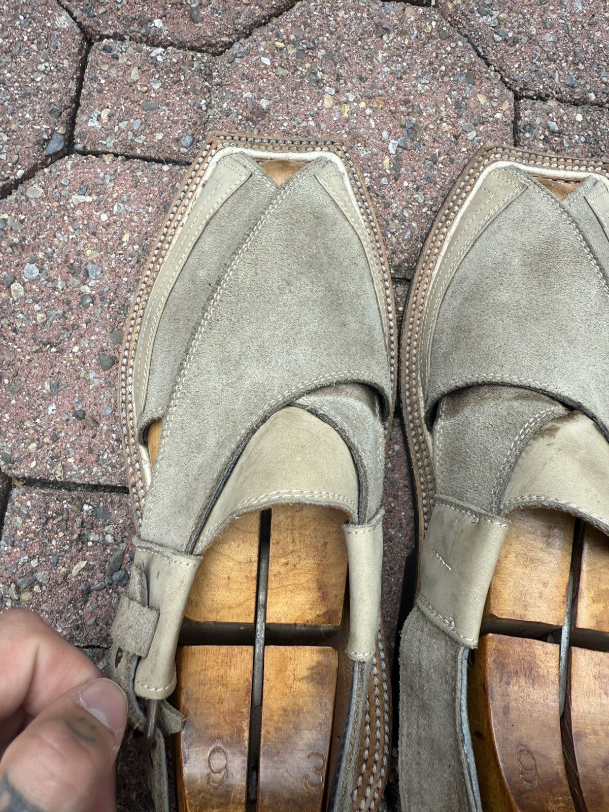 Vintage Sandals Men Peshawari Chappal Handmade Grey 1980s Size US 10 / EU 43 - 8 Thumbnail