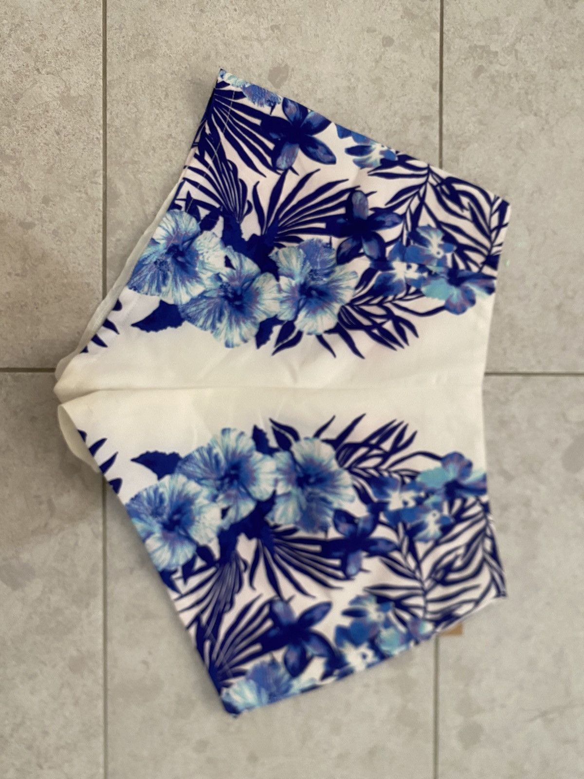 Other blue and white floral shorts Size 30" / US 8 / IT 44 - 1 Thumbnail