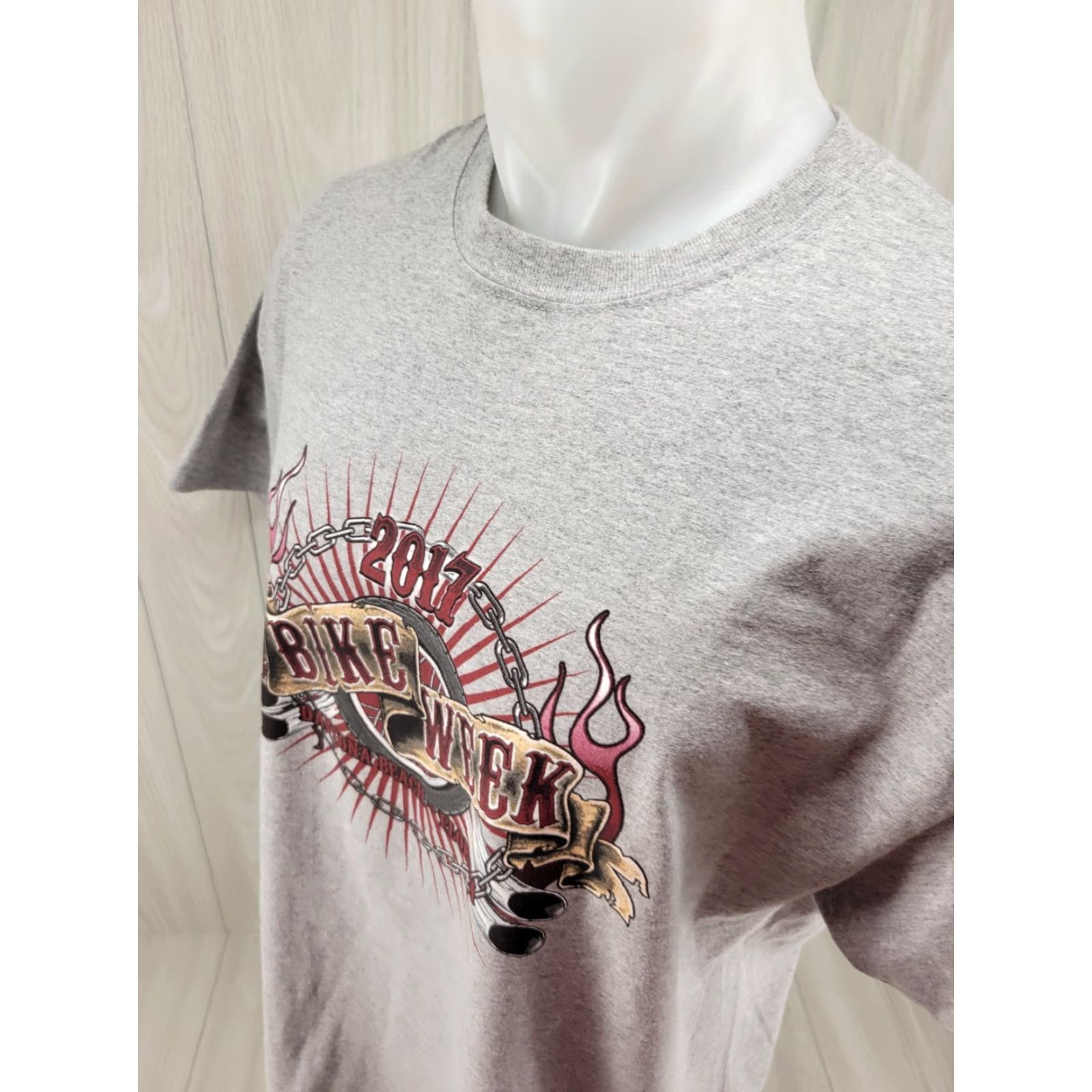 Gildan VINTAGE Mens XL Gray Short Sleeve Daytona Beach 2017 Bike Week Motorcycle T Shirt Gildan Size US XL / EU 56 / 4 - 5 Thumbnail