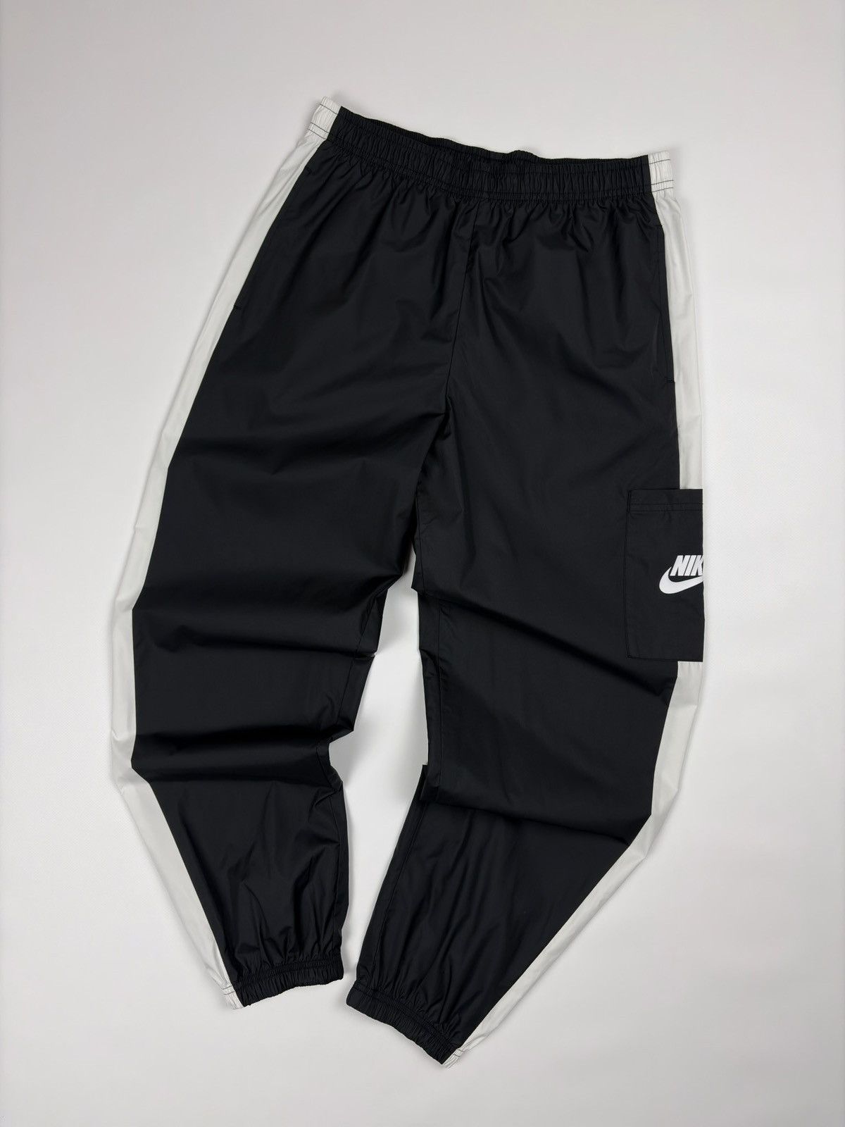 Nike Nike Nylon Sweatpants women Joggers Size 30" / US 8 / IT 44 - 1 Thumbnail