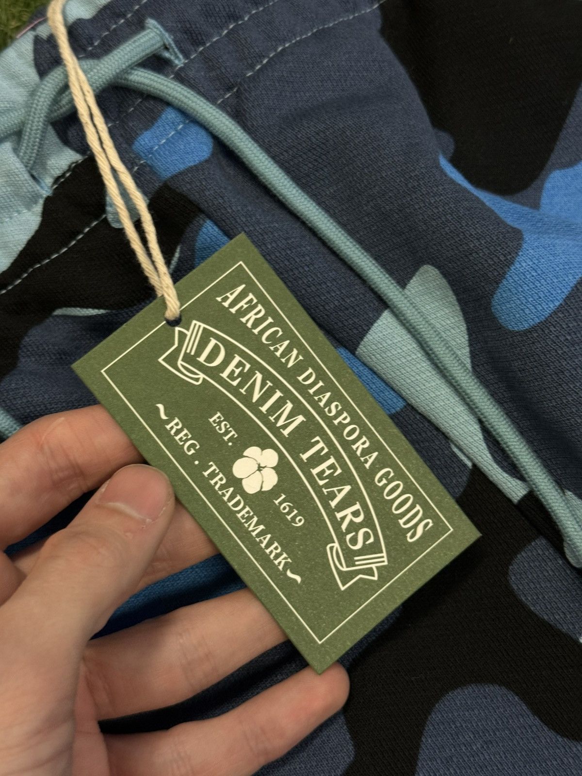 DENIM TEARS Denim Tears Cotton Wreath Sweatpants Size XXL (NEW) Size US 36 / EU 52 - 7 Thumbnail