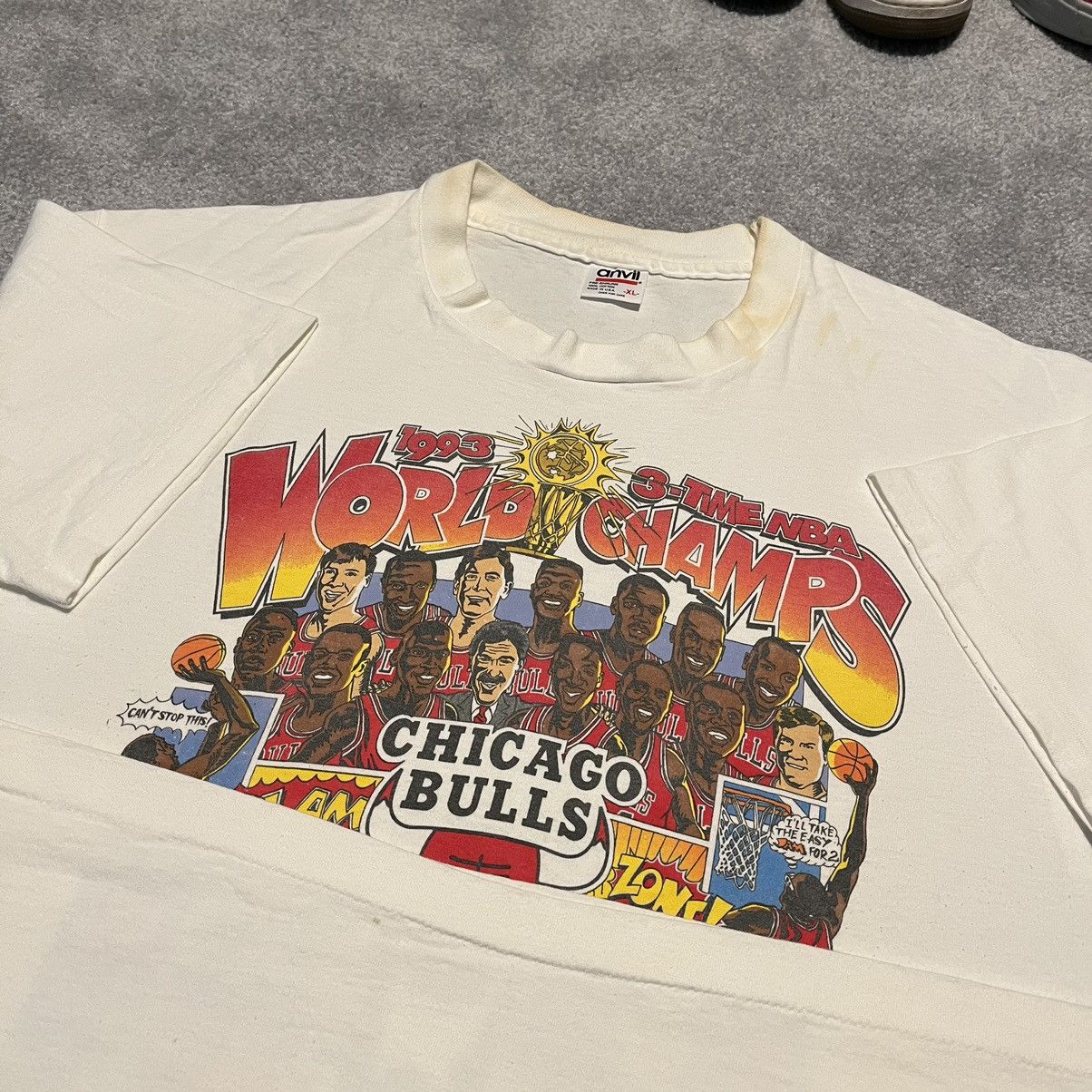 NBA Vintage 1993 Chicago Bulls Salem Sportswear Comic Logo Tee Size US XL / EU 56 / 4 - 6 Thumbnail