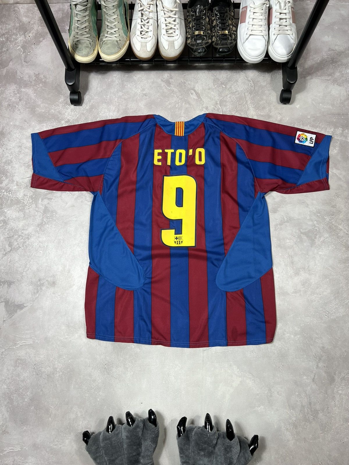 Vintage Vintage Nike Bercelona #9 Eto'O 2005-06 Soccer Jersey Size US XL / EU 56 / 4 - 1 Thumbnail