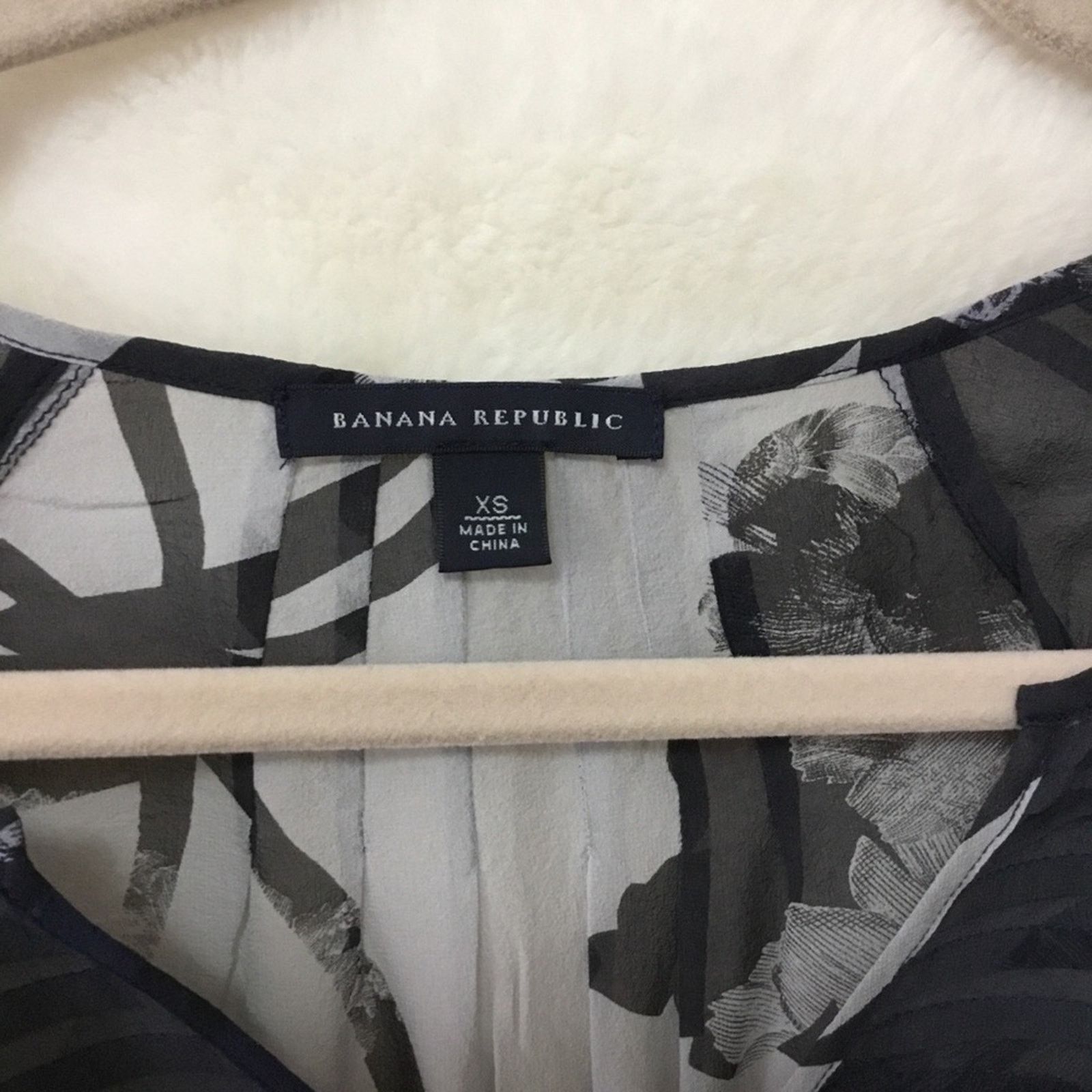 Banana Republic Banana Republic Black Flower Sheer Long Sleeve Size XS / US 0-2 / IT 36-38 - 2 Thumbnail