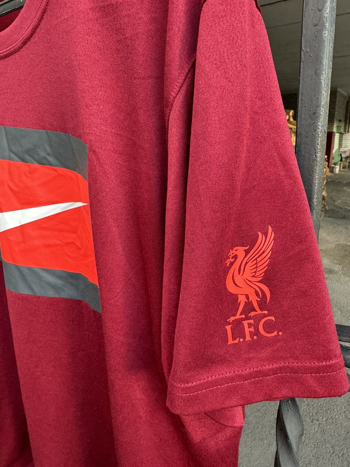 Nike Nike Liverpool Training Shirt Jersey Size US L / EU 52-54 / 3 - 4 Thumbnail