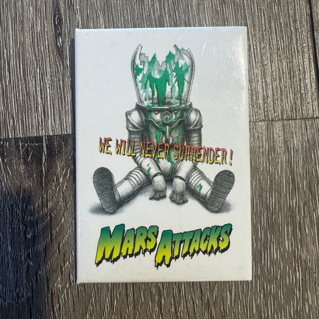 Warner Bros Mars Attacks Never Surrender! Movie Promo Pin New 1996 WB Size ONE SIZE - 1 Thumbnail