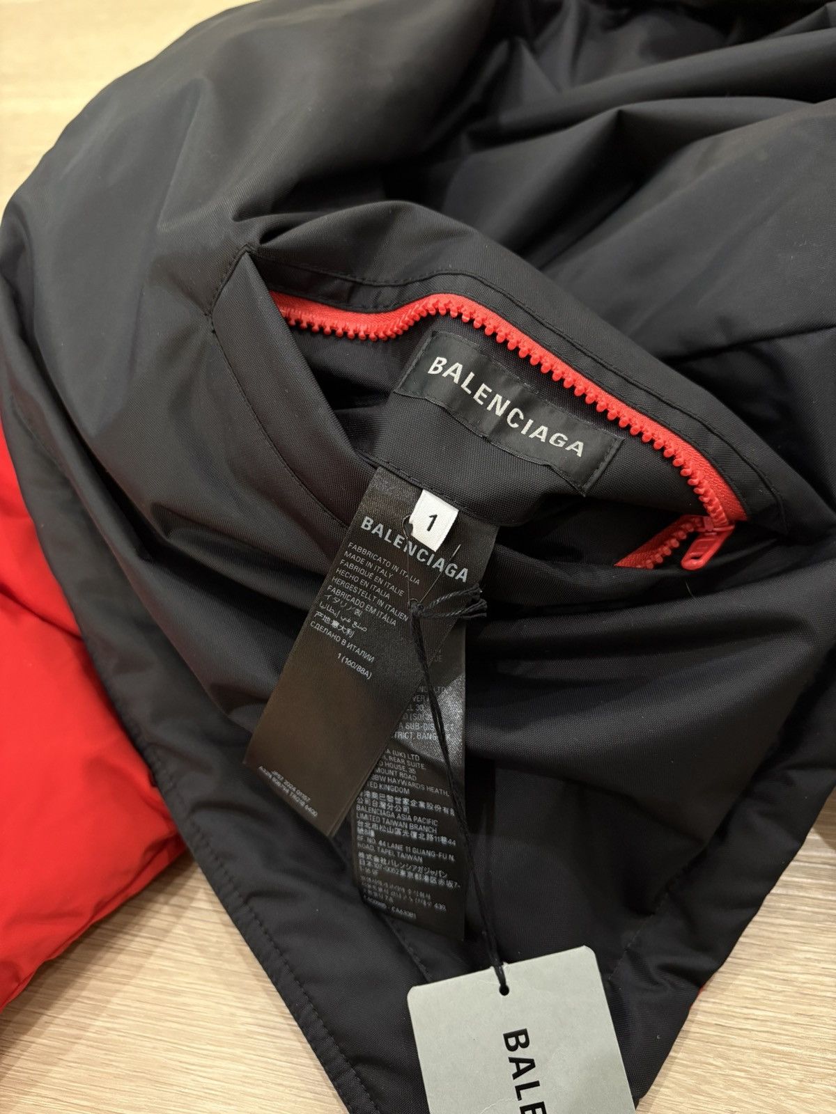 Balenciaga BALENCIAGA REVERSIBLE - black/Red puffer Size L / US 10 / IT 46 - 11 Thumbnail