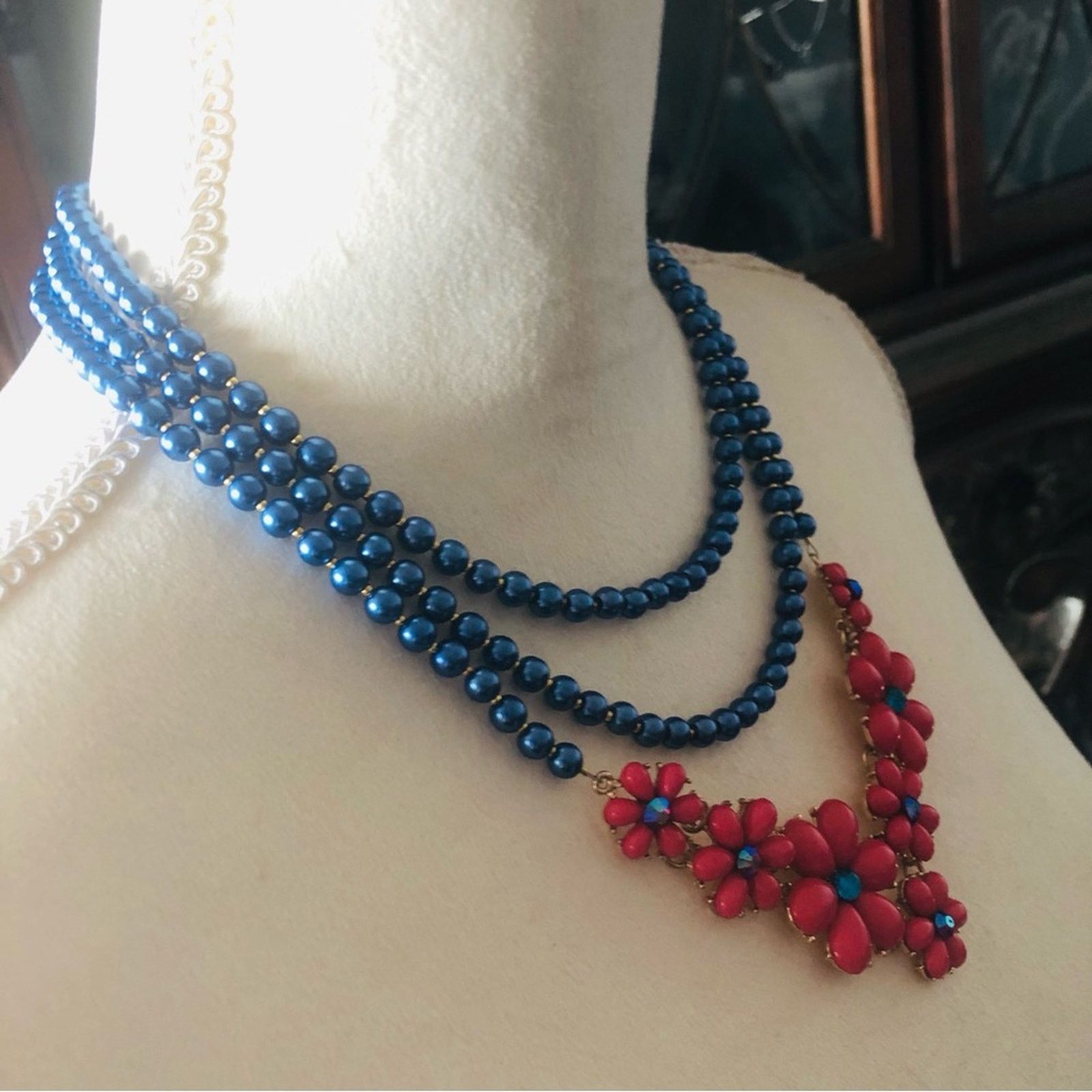 Handmade Handcrafted repurpose bubblegum floral Pearl necklace Size ONE SIZE - 5 Thumbnail