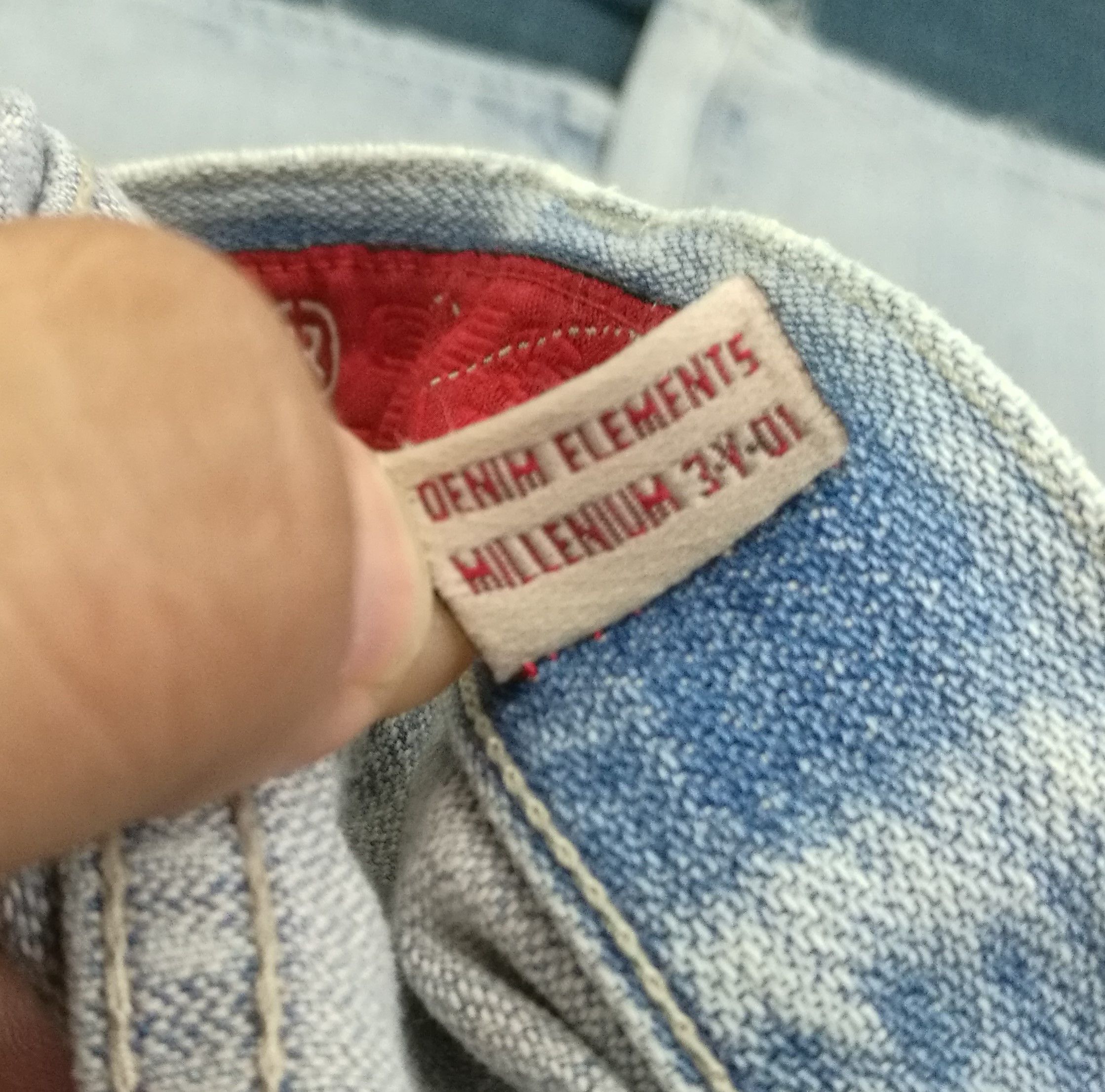 Guess Vintage Guess Light Wash Jeans Distressed Denim Size US 36 / EU 52 - 12 Thumbnail