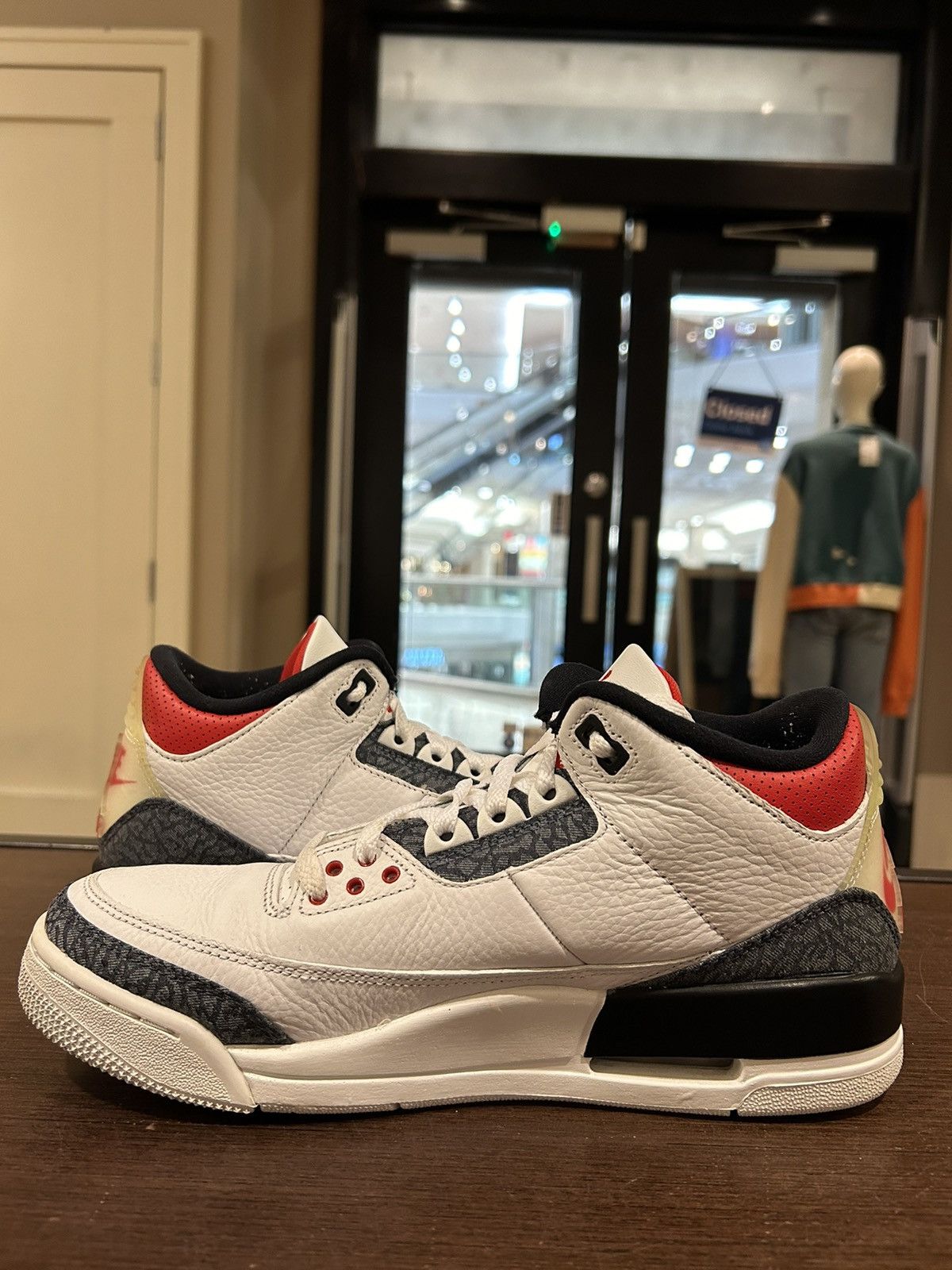 Jordan Brand Jordan 3 Retro SE ‘Fire Red Denim’ Size US 9.5 / EU 42-43 - 3 Thumbnail