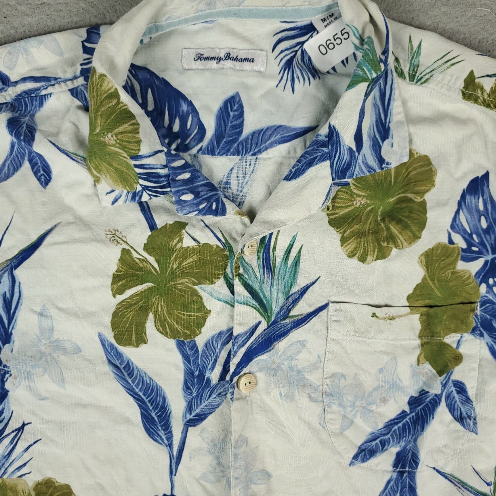 Tommy Bahama Tommy Bahama Shirt Mens M Blue Floral Silk Button-Up Hawaiian Short Sleeve Collared Vintage No? actually Vintage No so skip Size US M / EU 48-50 / 2 - 2 Thumbnail