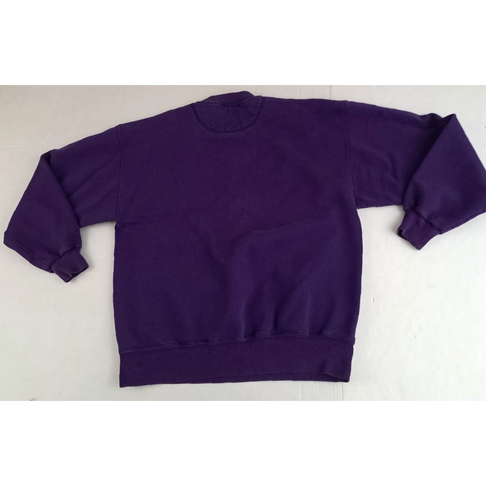 Jerzees VINTAGE Jerzees Sweatshirt Woman Embroidered Carnation Flowers USA Made Purple Long Sleeve Crew Neck Pullover Size L / US 10 / IT 46 - 4 Thumbnail