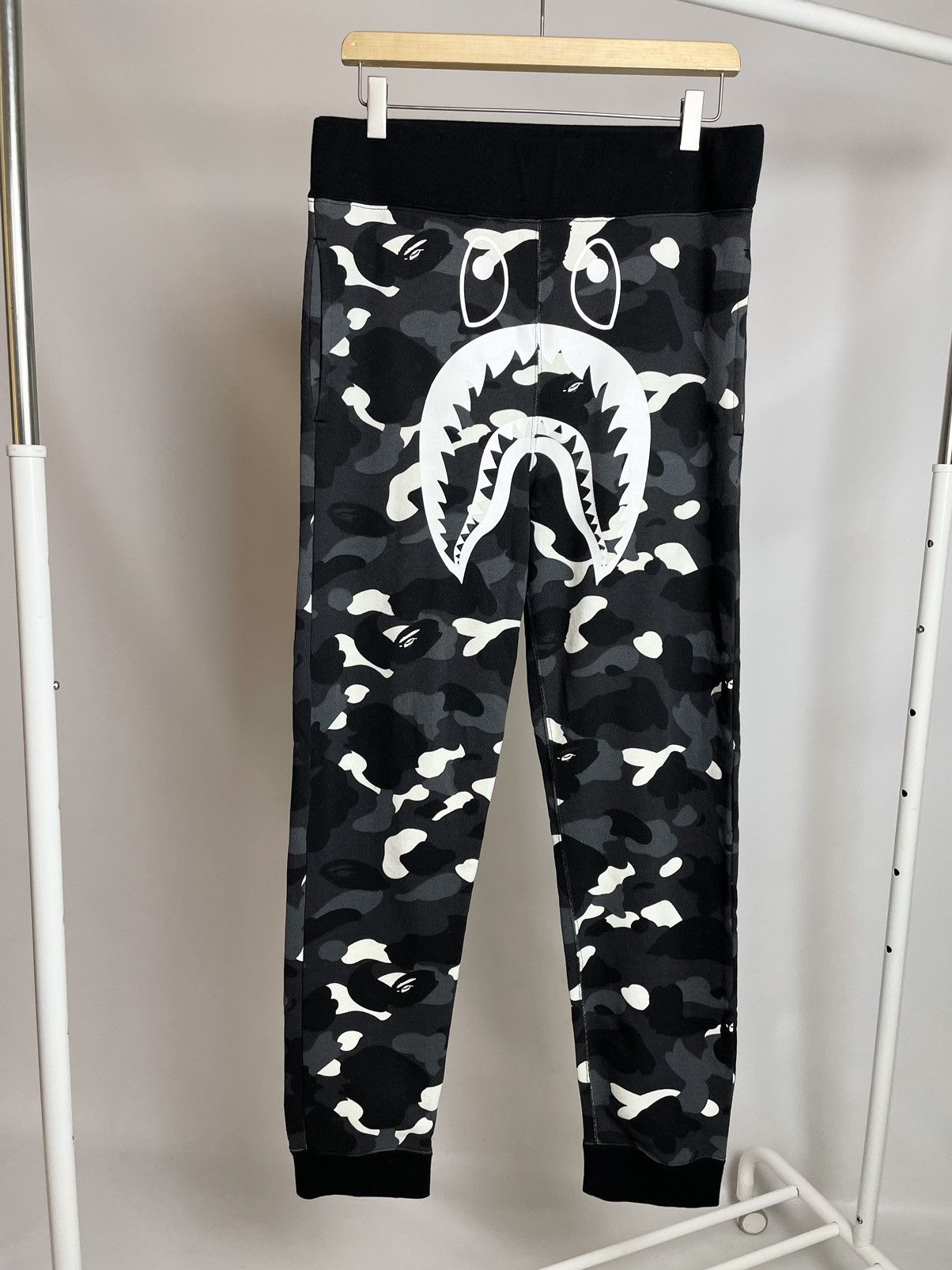 Bape BAPE 🌎 Glow in the dark sport camo sweat pants made in Japan Size US 32 / EU 48 - 1 Thumbnail