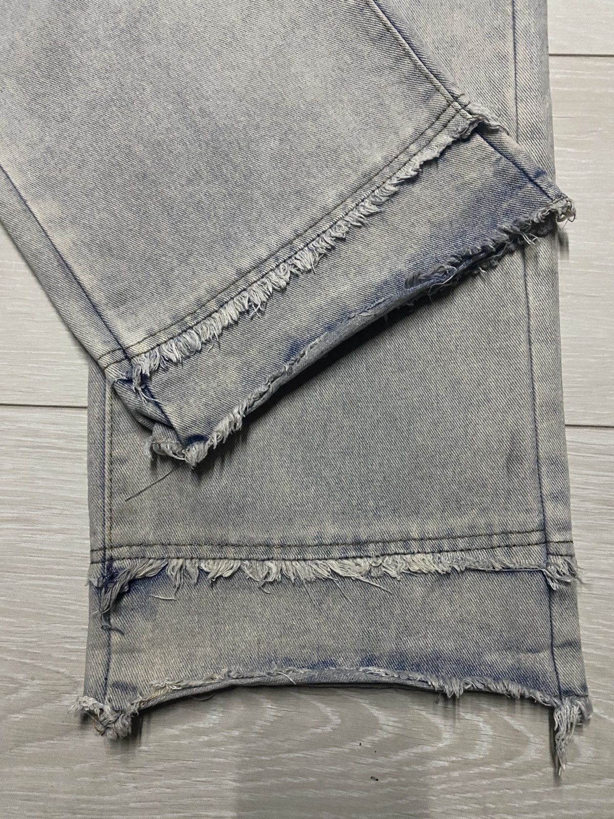 Hysteric Glamour Vintage Japanese Brand Light Wash Frayer Jeans Size US 27 - 10 Thumbnail