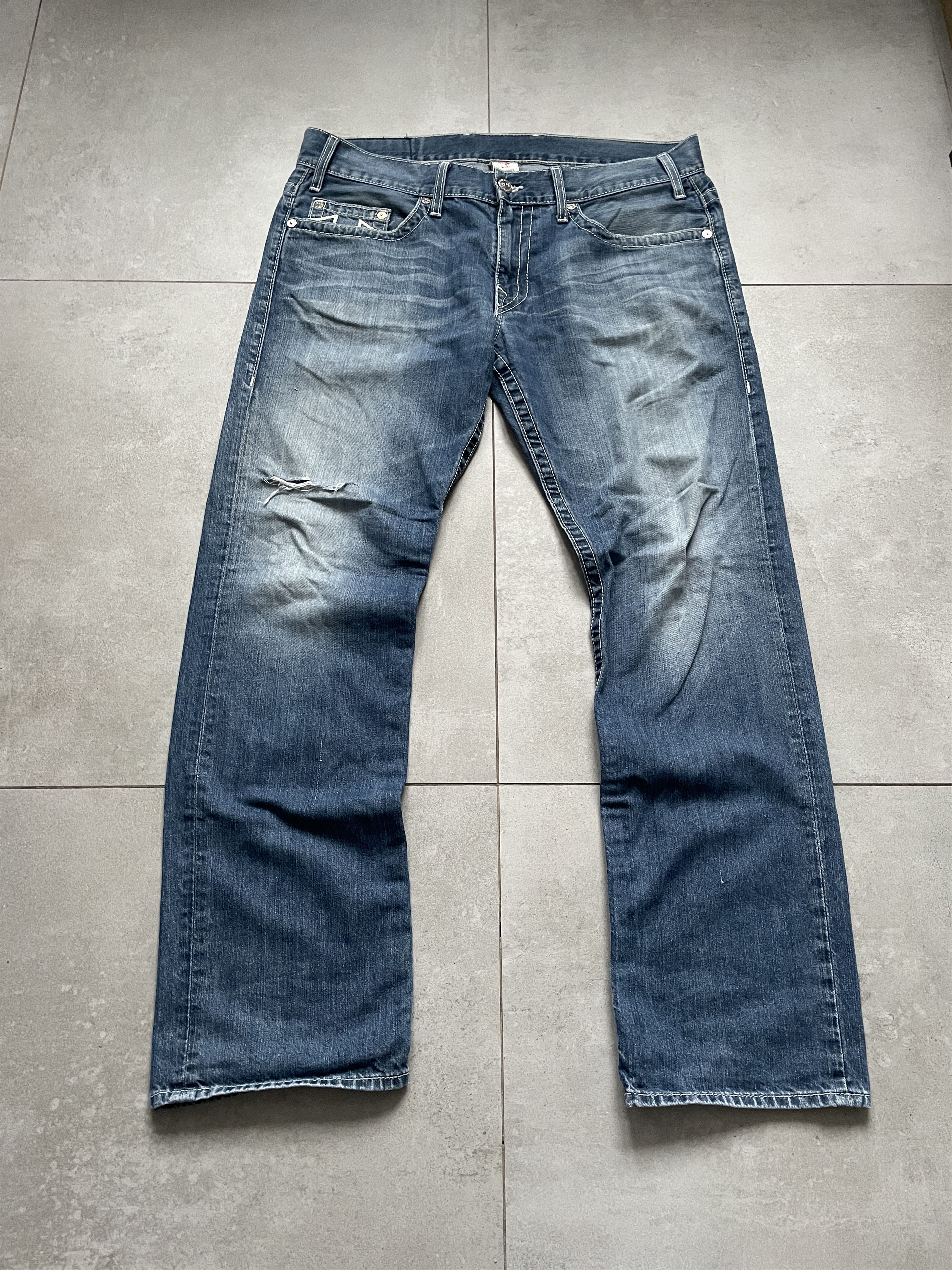 True Religion Y2K TRUE RELIGION STRAIGHT LIGHT BLUE DISTRESSED JEANS Size US 38 / EU 54 - 2 Thumbnail