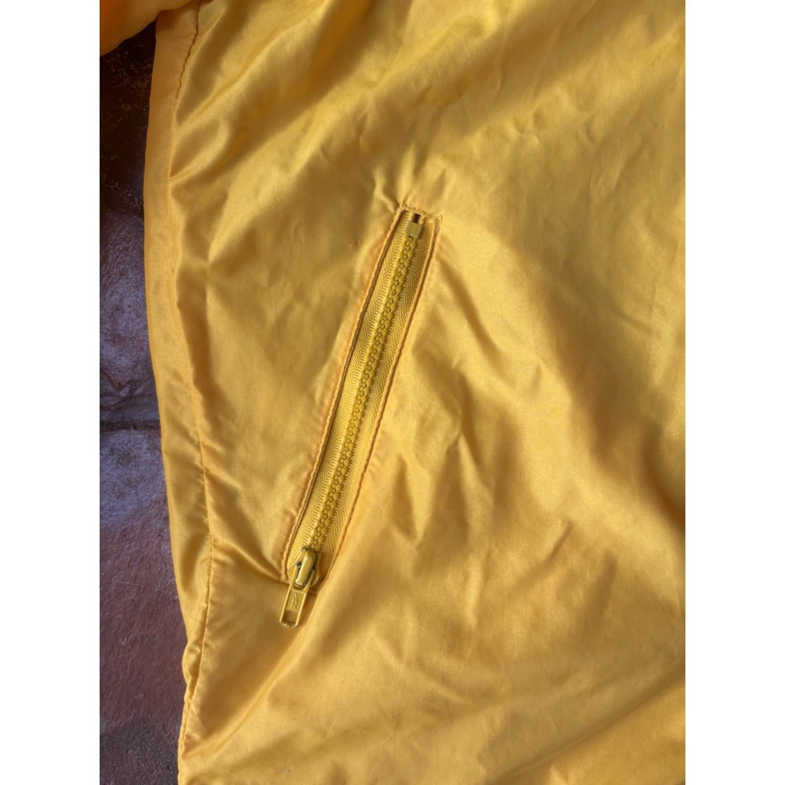 Nike VINTAGE Nike UCLA Full Zip Windbreaker Jacket M Yellow USA Windbreaker Mens Size US M / EU 48-50 / 2 - 7 Thumbnail