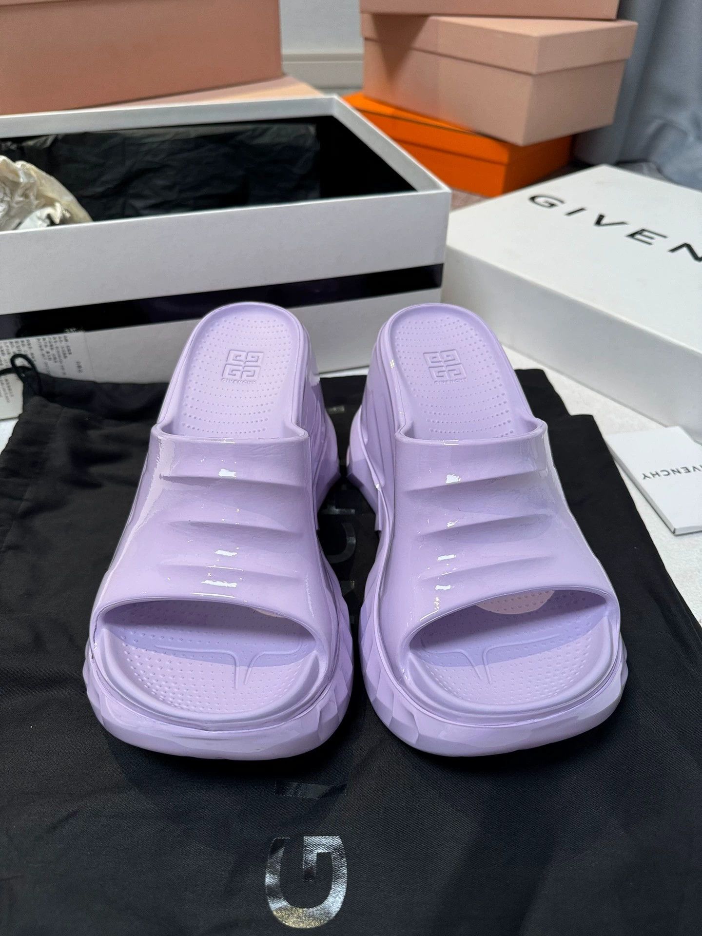 Givenchy Givenchy Marshmallow Lilac 38 Slides Size US 7.5 / IT 37.5 - 2 Thumbnail