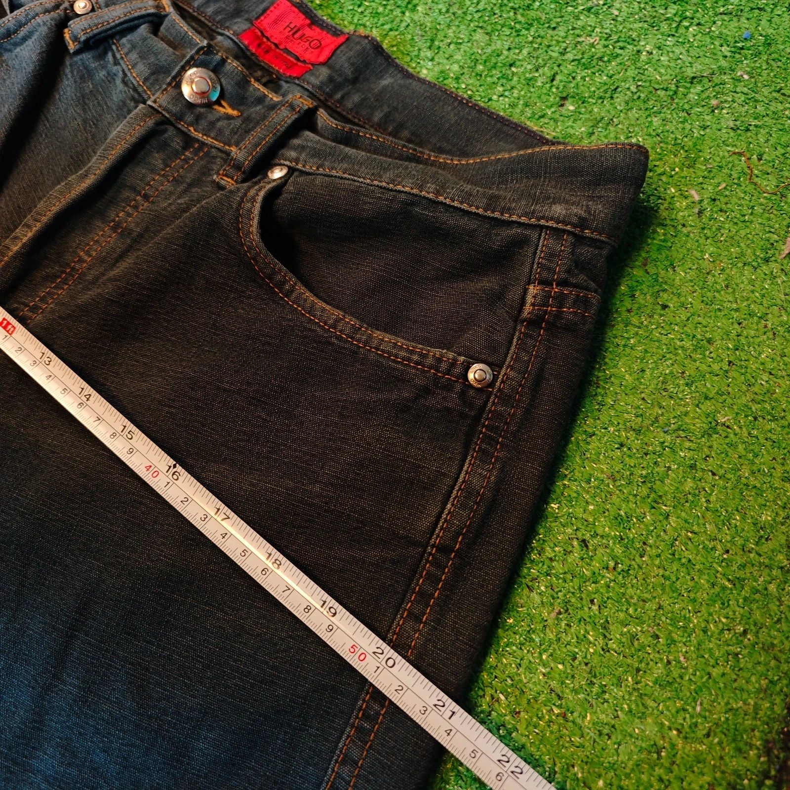 Hugo Boss Vintage Hugo Boss Jeans Mens 32 Blue straight button fly Size US 32 / EU 48 - 14 Thumbnail