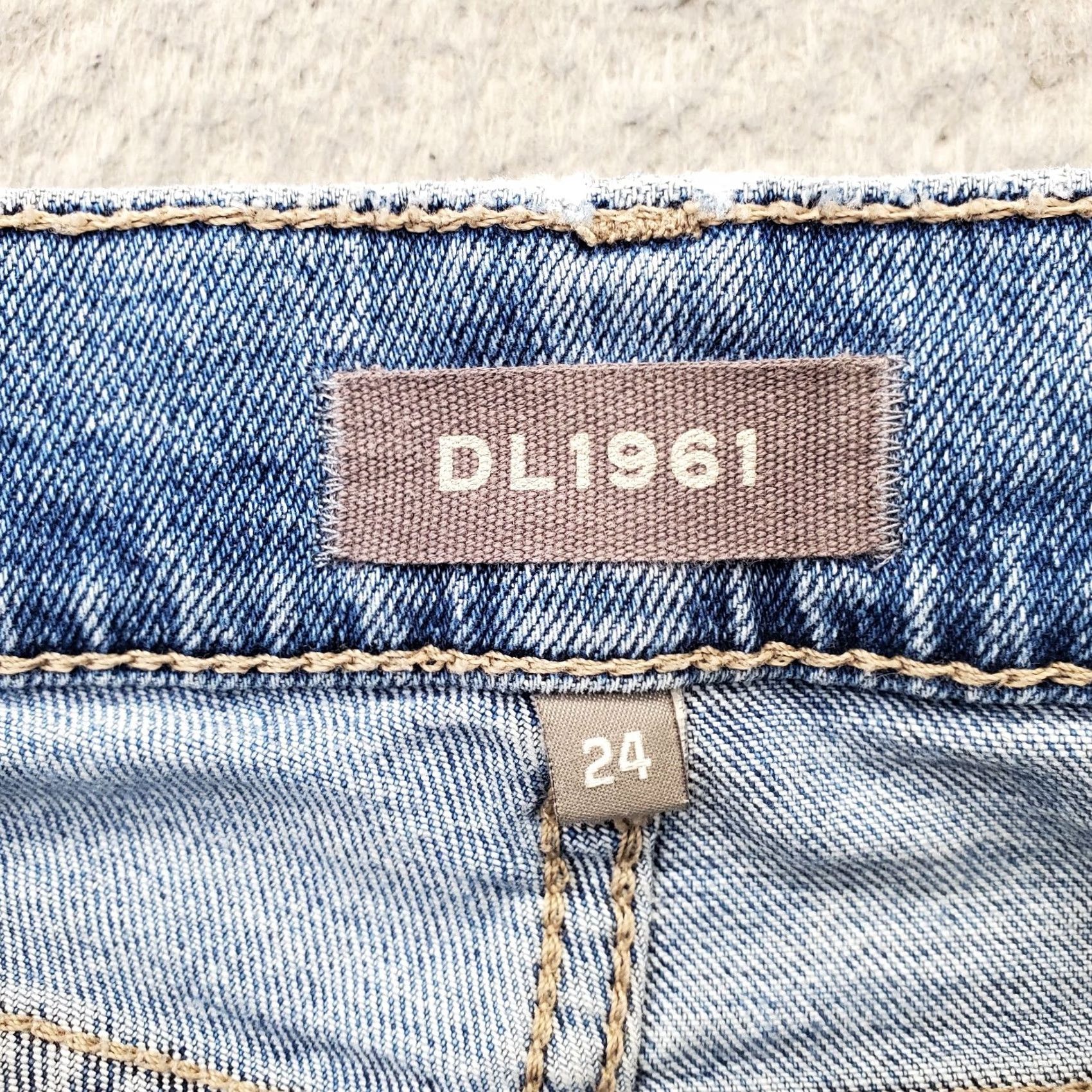 DL1961 VINTAGE DL1961 Jeans Womens 24 Blue Distressed High Rise Patti Straight Leg Size 42" / US 20 - 7 Thumbnail