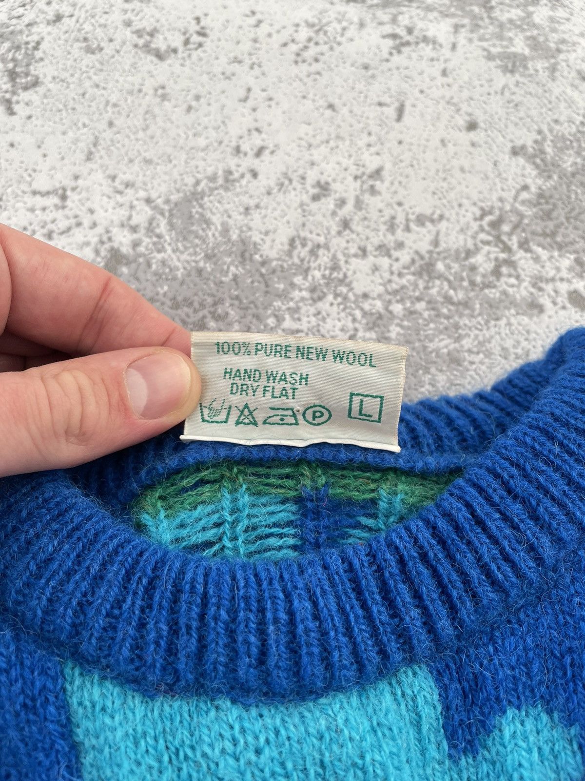 Vintage Vintage Puzzle Made in Scotland 🏴󠁧󠁢󠁳󠁣󠁴󠁿 Wool Sweater Size US M / EU 48-50 / 2 - 7 Thumbnail