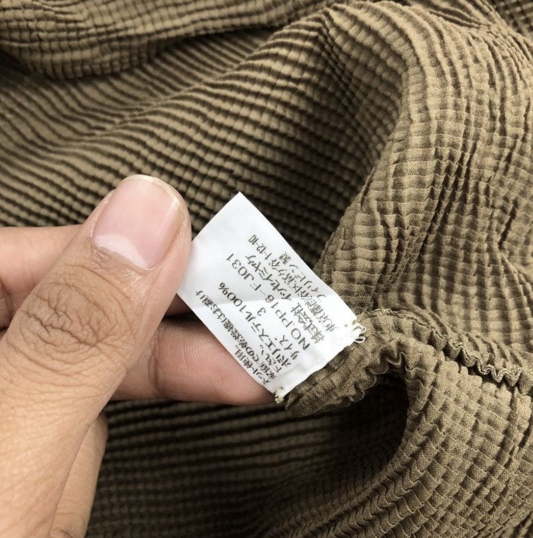 Issey Miyake 2000s Issey Miyake Pleats Turtleneck Strect Material Size US S / EU 44-46 / 1 - 10 Thumbnail