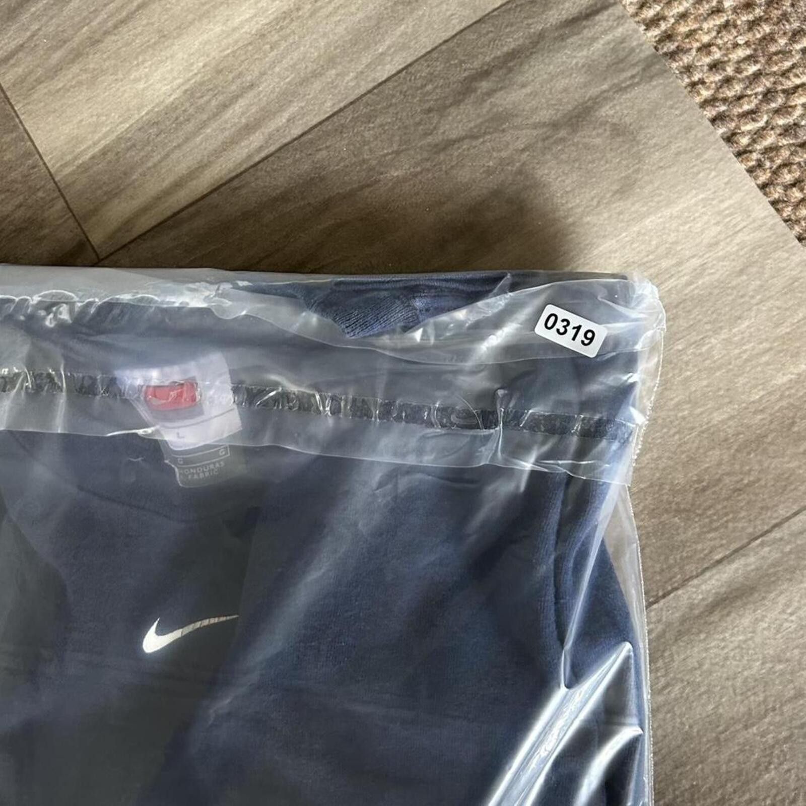Nike Vintage 90’s Nike New York Yankees MLB t shirt size L Size US L / EU 52-54 / 3 - 7 Thumbnail