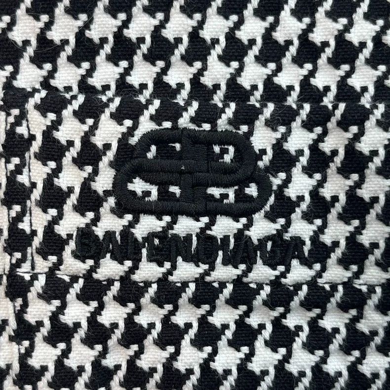 Balenciaga Balenciaga size 36 SS20 Embroidered logo Houndstooth Short Size US M / EU 48-50 / 2 - 5 Thumbnail