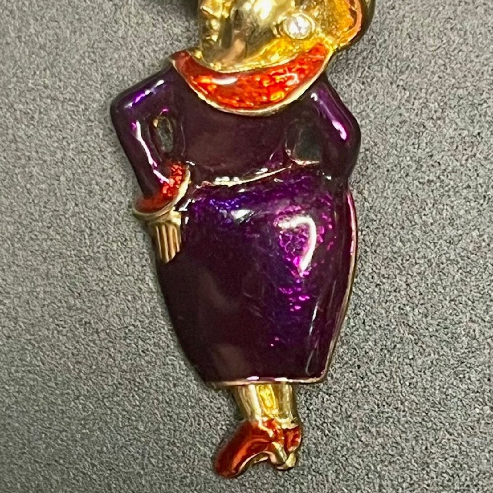 & Other Stories Fashion Lady Figure, Purple and red enamel, goldtone, VGC Size ONE SIZE - 2 Thumbnail