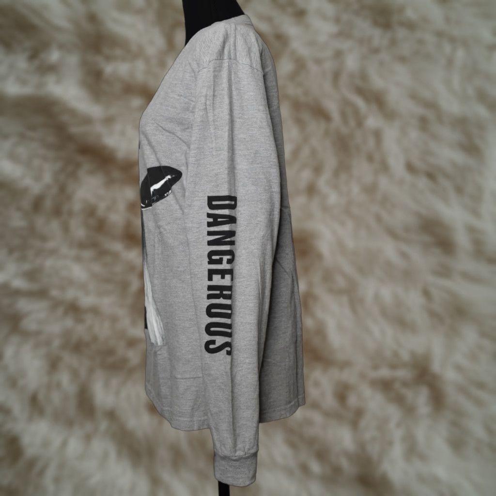 Vintage Ariana Grande Dangerous Woman Tour Long Sleeve Shirt Women S Gray 100% Cotton Graphic Print Fit Regular Crew Neck Distressed Size S / US 4 / IT 40 - 1 Thumbnail